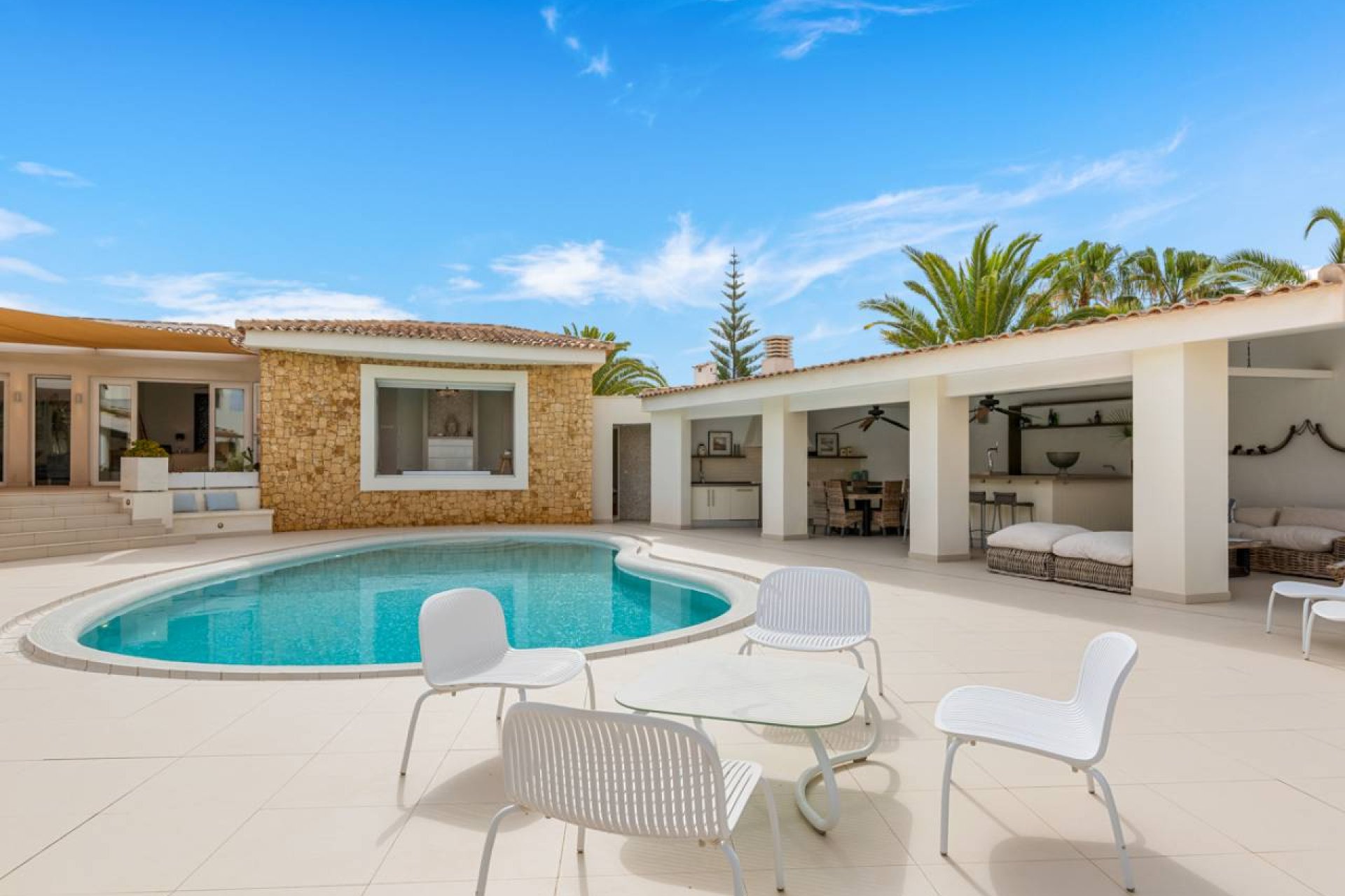 Luxe gerenoveerde villa met zeezicht, zwembad en privacy in Ciudad Quesada