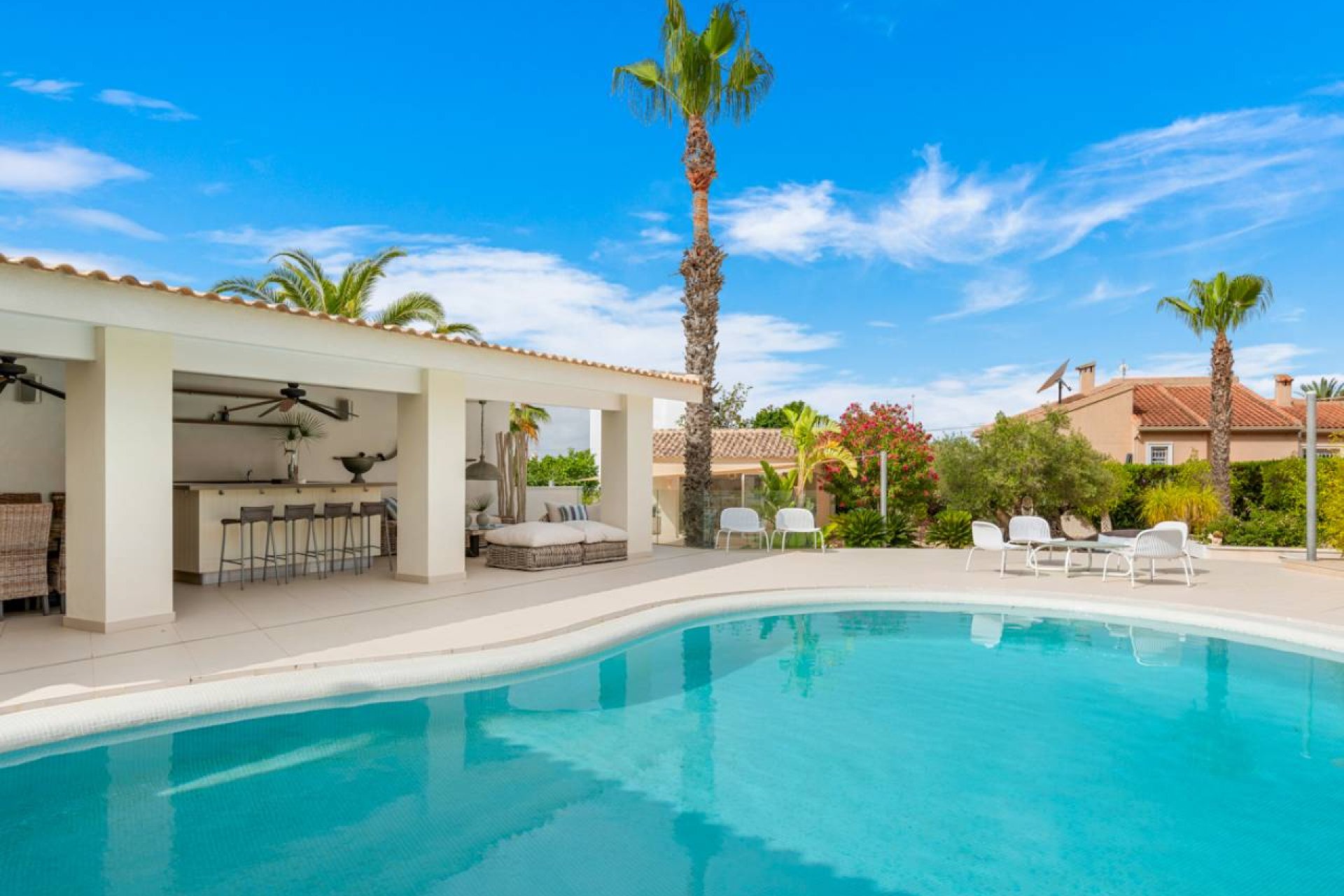 Luxe gerenoveerde villa met zeezicht, zwembad en privacy in Ciudad Quesada