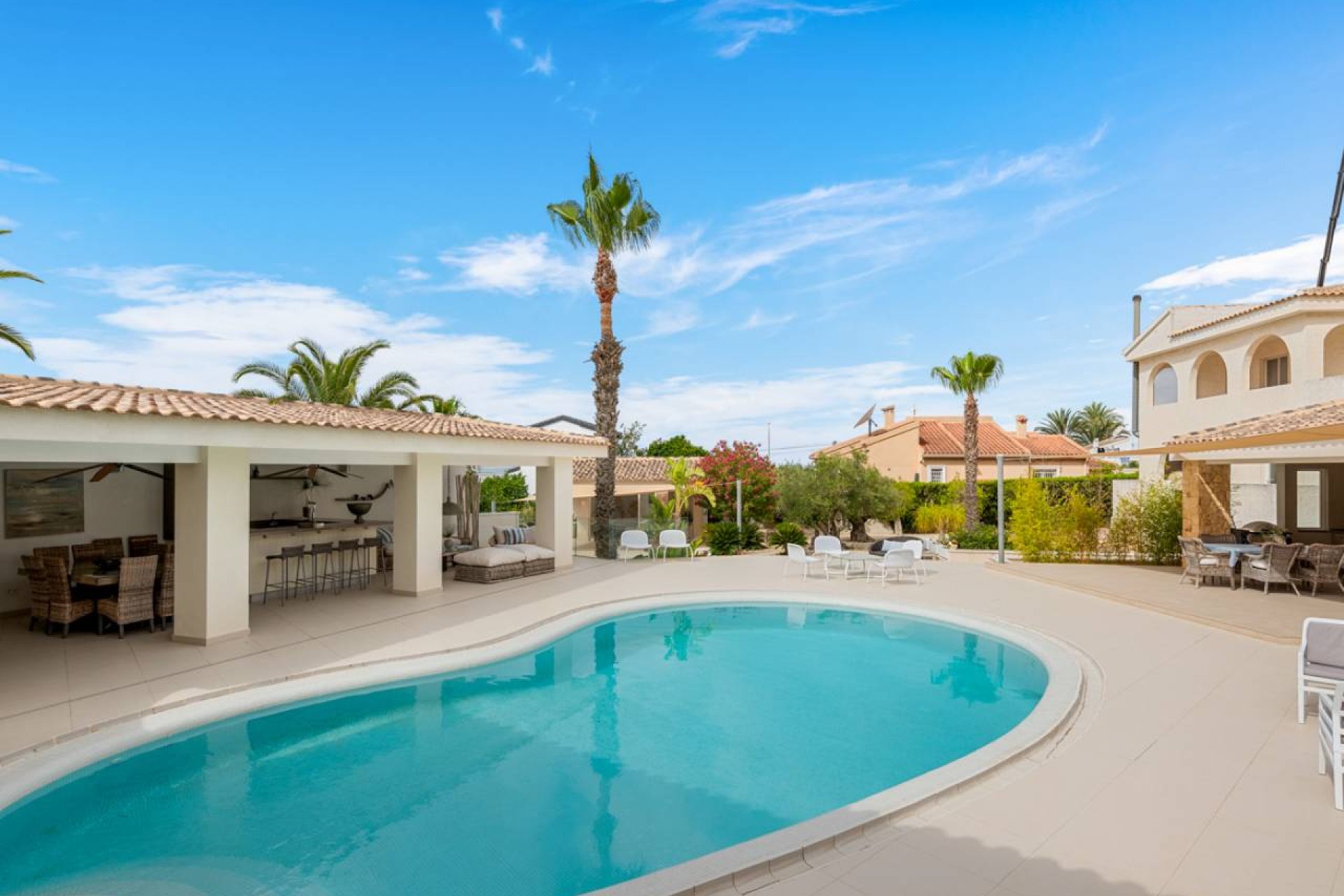 Luxe gerenoveerde villa met zeezicht, zwembad en privacy in Ciudad Quesada