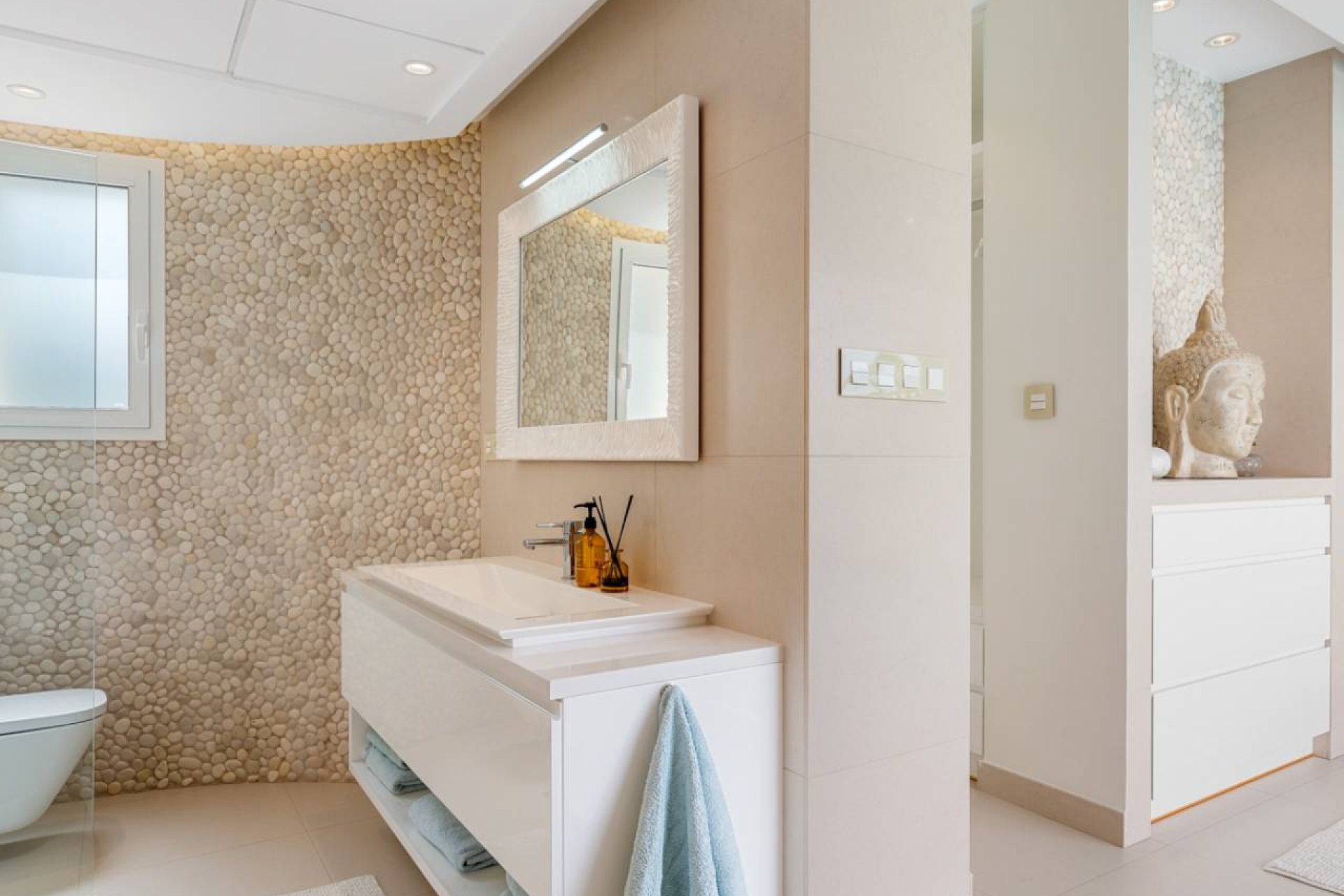 Luxe gerenoveerde villa met zeezicht, zwembad en privacy in Ciudad Quesada