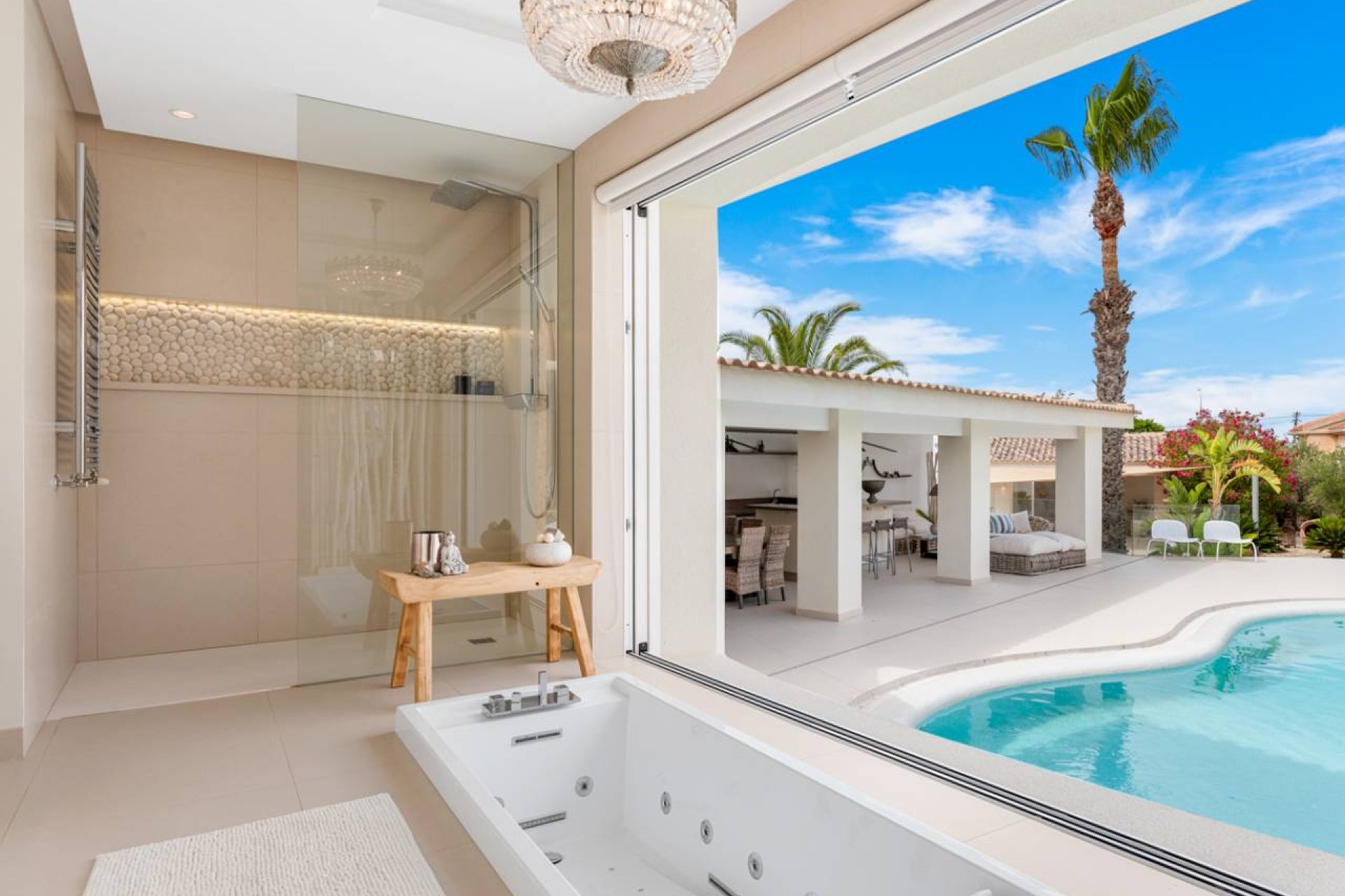 Luxe gerenoveerde villa met zeezicht, zwembad en privacy in Ciudad Quesada