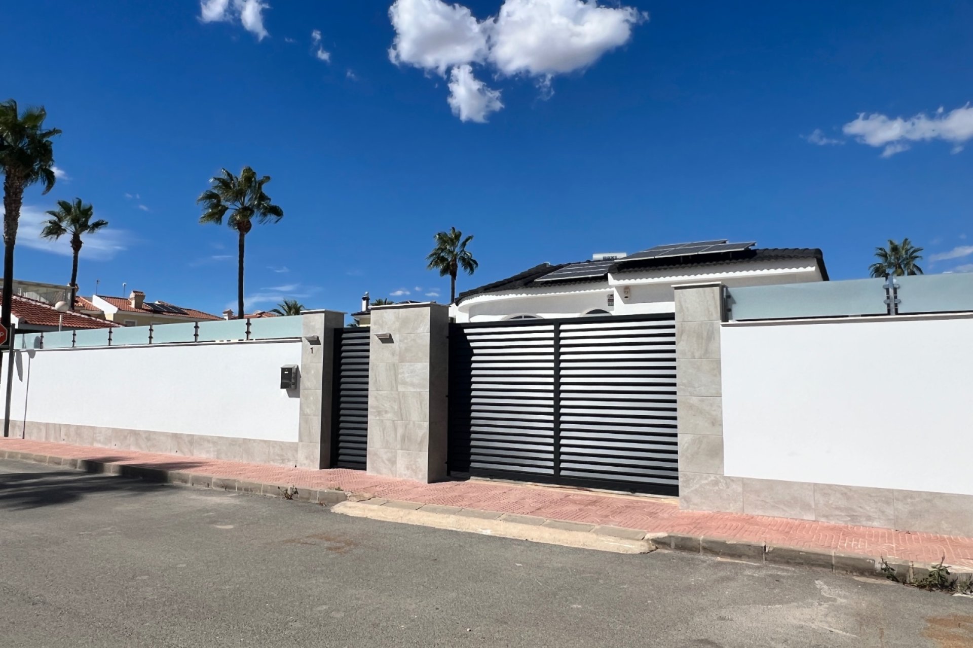 Luxe gerenoveerde villa met zwembad en zonnepanelen in Ciudad Quesada