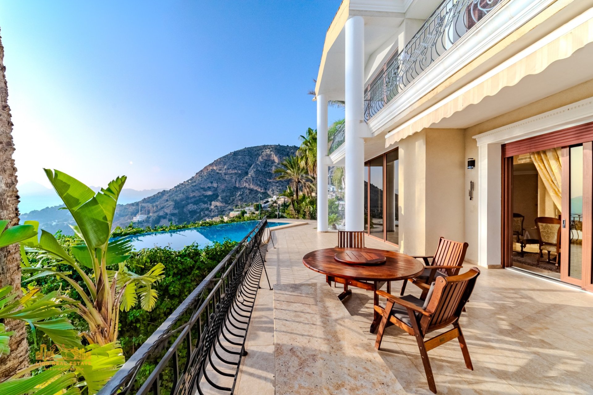 Luxe klassieke villa met zeezicht, privézwembad en 5 slaapkamers in Altea Hills