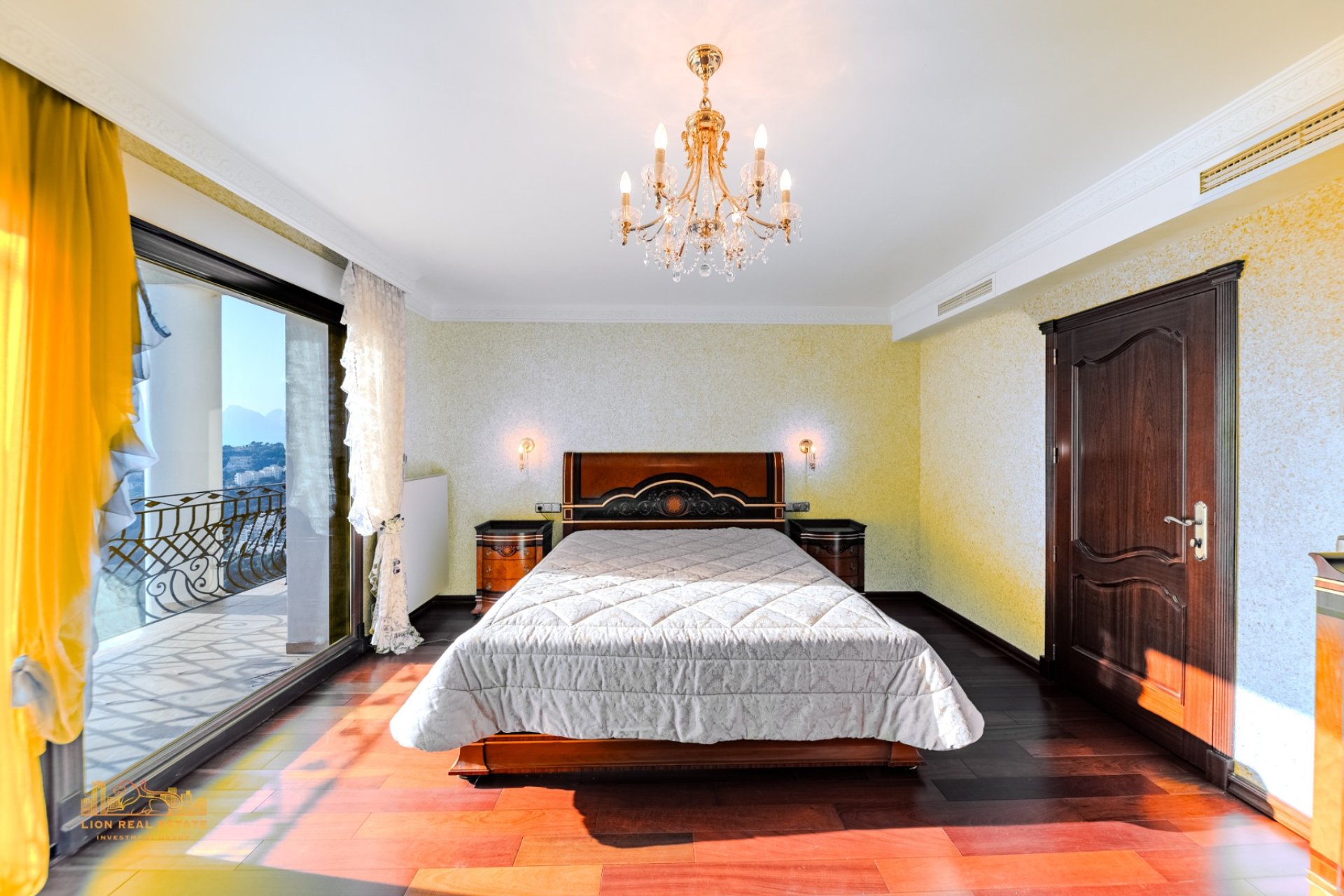 Luxe klassieke villa met zeezicht, privézwembad en 5 slaapkamers in Altea Hills