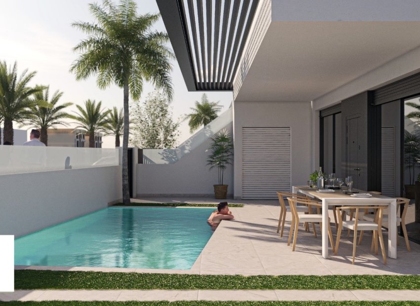 Luxe nieuwbouw bungalow met solarium en zwembad nabij zee in San Pedro del Pinatar