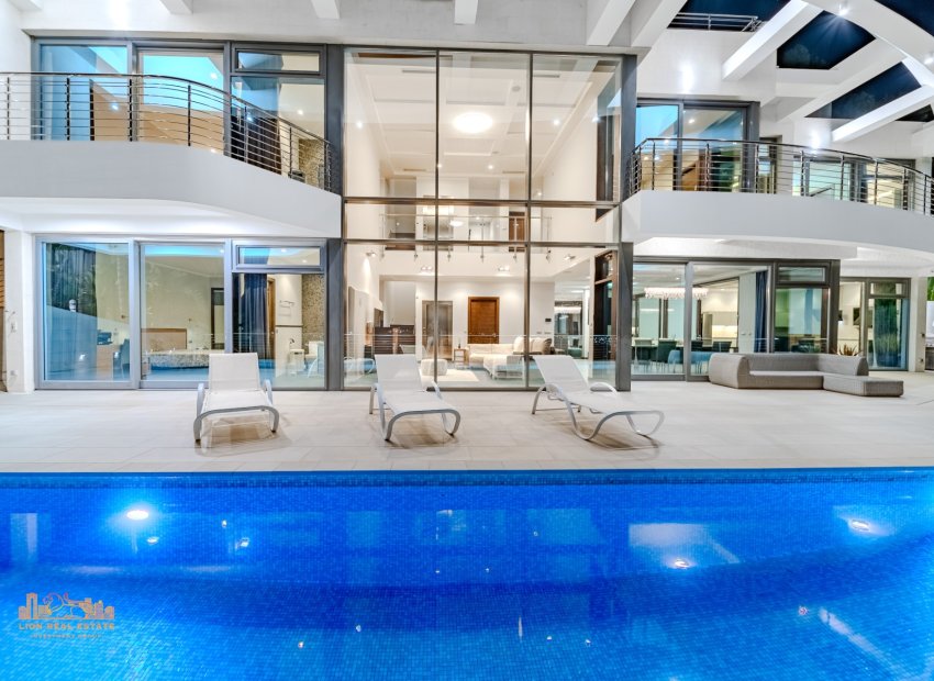 Luxe villa in Altea Hills met zeezicht, privé zwembad, wellness en 5 slaapkamers