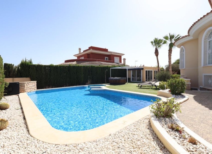 Luxe villa in Ciudad Quesada met 5 slaapkamers, privézwembad en uitzicht