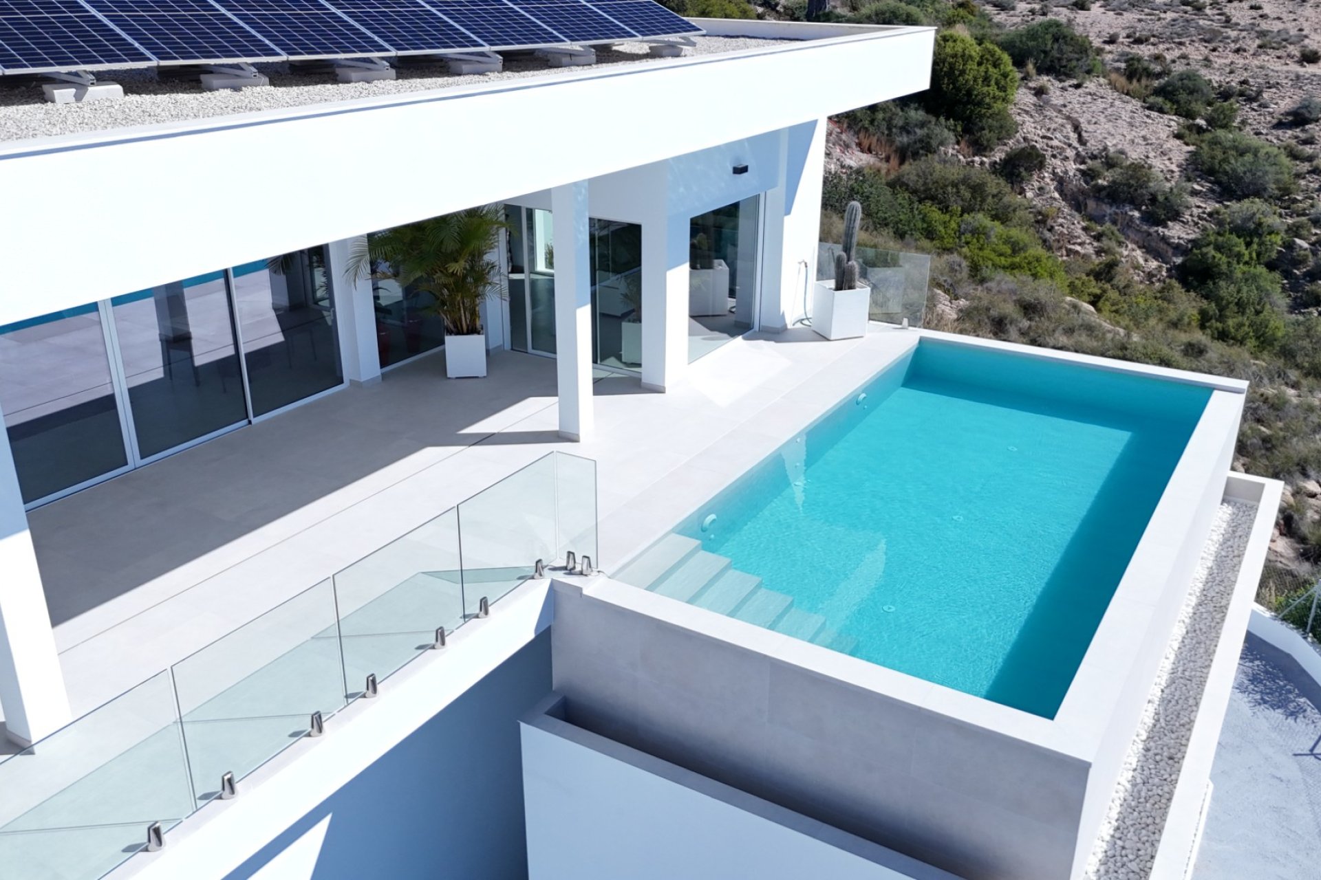 Luxe villa in La Marina met panoramisch uitzicht, zwembad en nabij strand