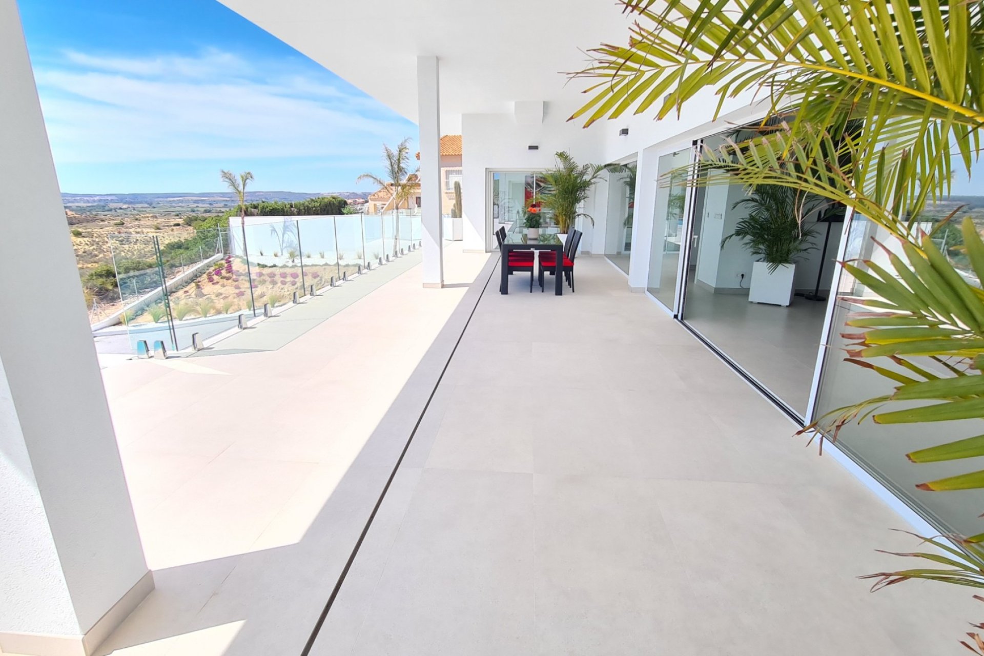 Luxe villa in La Marina met panoramisch uitzicht, zwembad en nabij strand