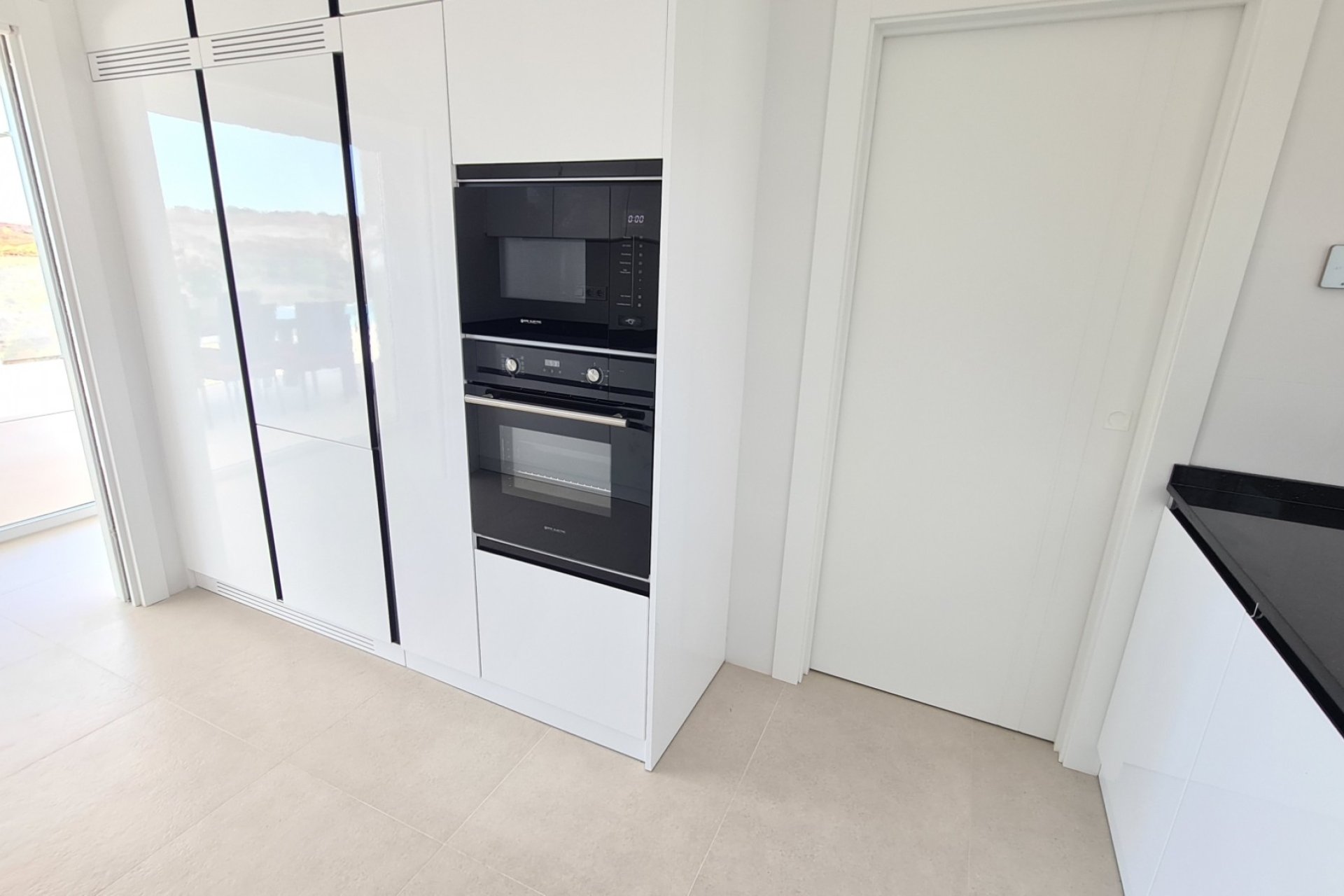 Luxe villa in La Marina met panoramisch uitzicht, zwembad en nabij strand