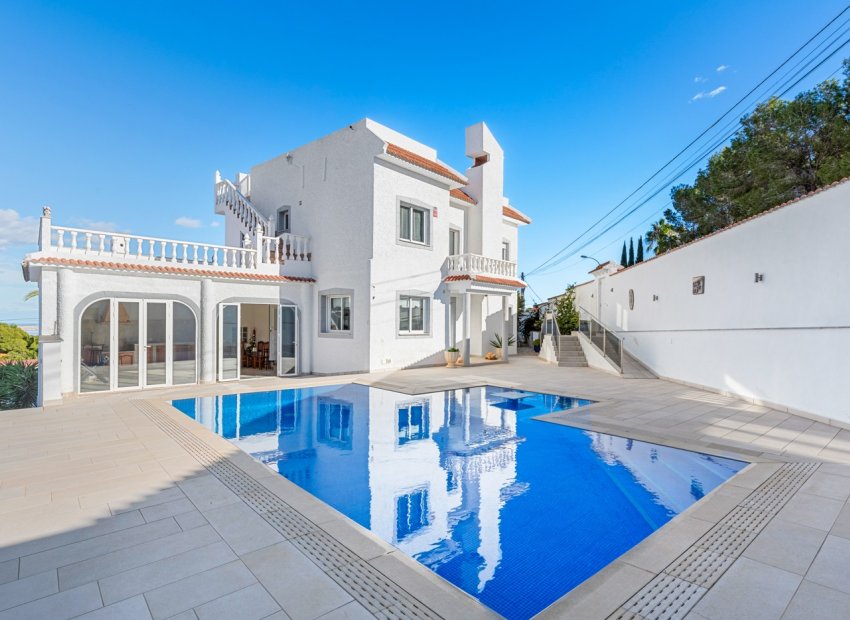 Luxe villa in San Miguel de Salinas met privézwembad en 6 slaapkamers