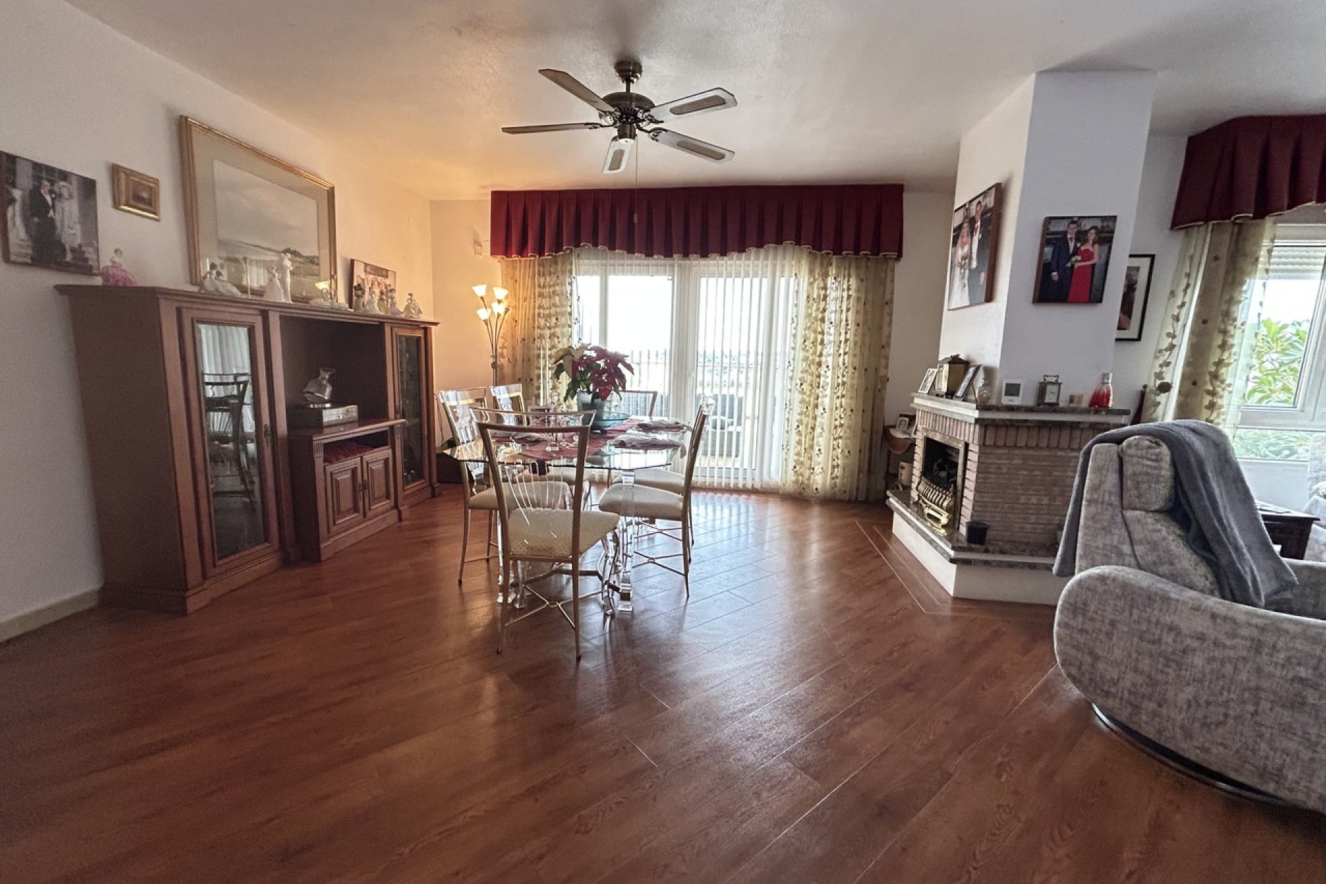 Luxe villa met 5 slaapkamers en golfzicht te koop in Las Ramblas, Costa Blanca