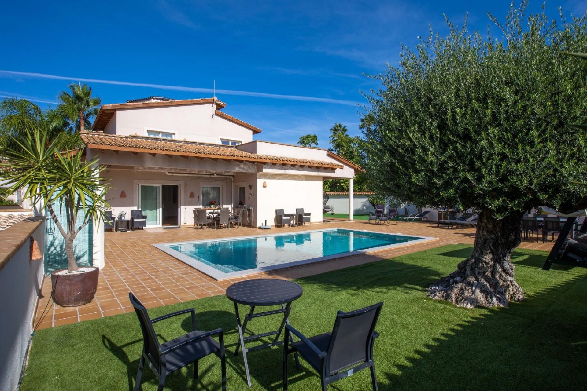 Luxe villa met 7 slaapkamers, privézwembad en zeezicht in Alfaz del Pi