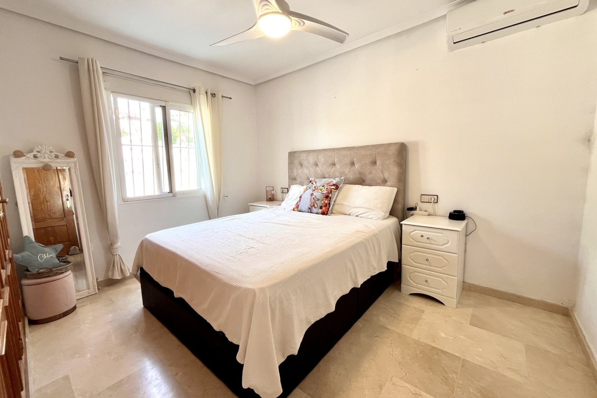 Luxe villa met panoramisch uitzicht en groot perceel in San Miguel de Salinas