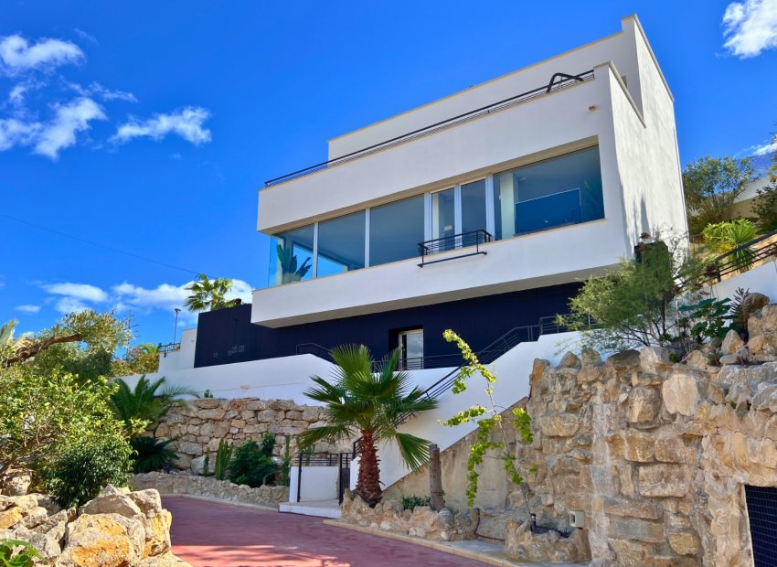Luxe villa met panoramisch zeezicht en privacy in El Campello, Costa Blanca