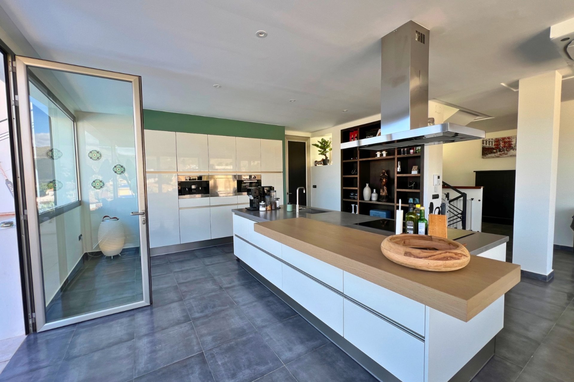 Luxe villa met panoramisch zeezicht en privacy in El Campello, Costa Blanca