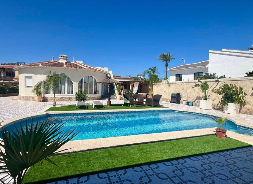 Luxe villa met privé zwembad en gastenverblijf in Ciudad Quesada