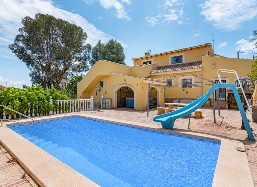Luxe villa met privézwembad en tuin in Vistabella, nabij Jacarilla, Costa Blanca
