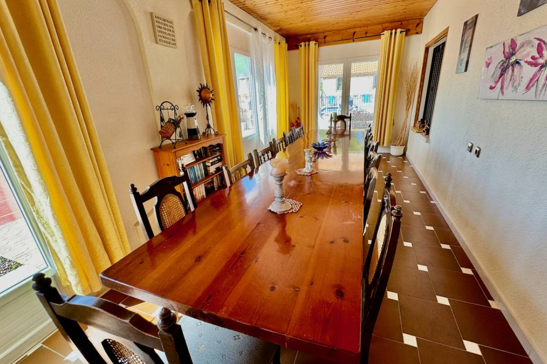 Luxe villa met privézwembad, tennisbaan en panoramisch uitzicht in Castalla