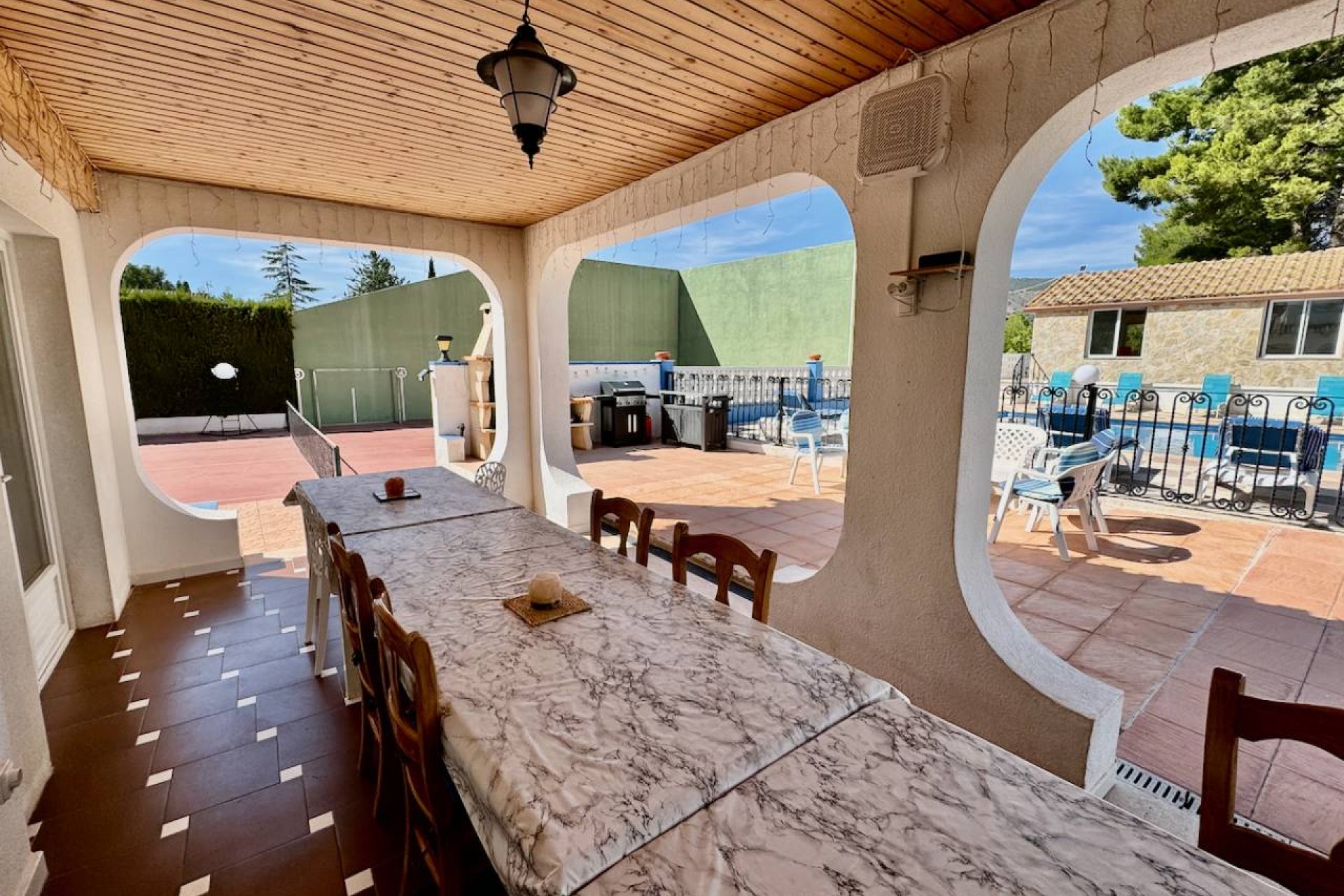 Luxe villa met privézwembad, tennisbaan en panoramisch uitzicht in Castalla