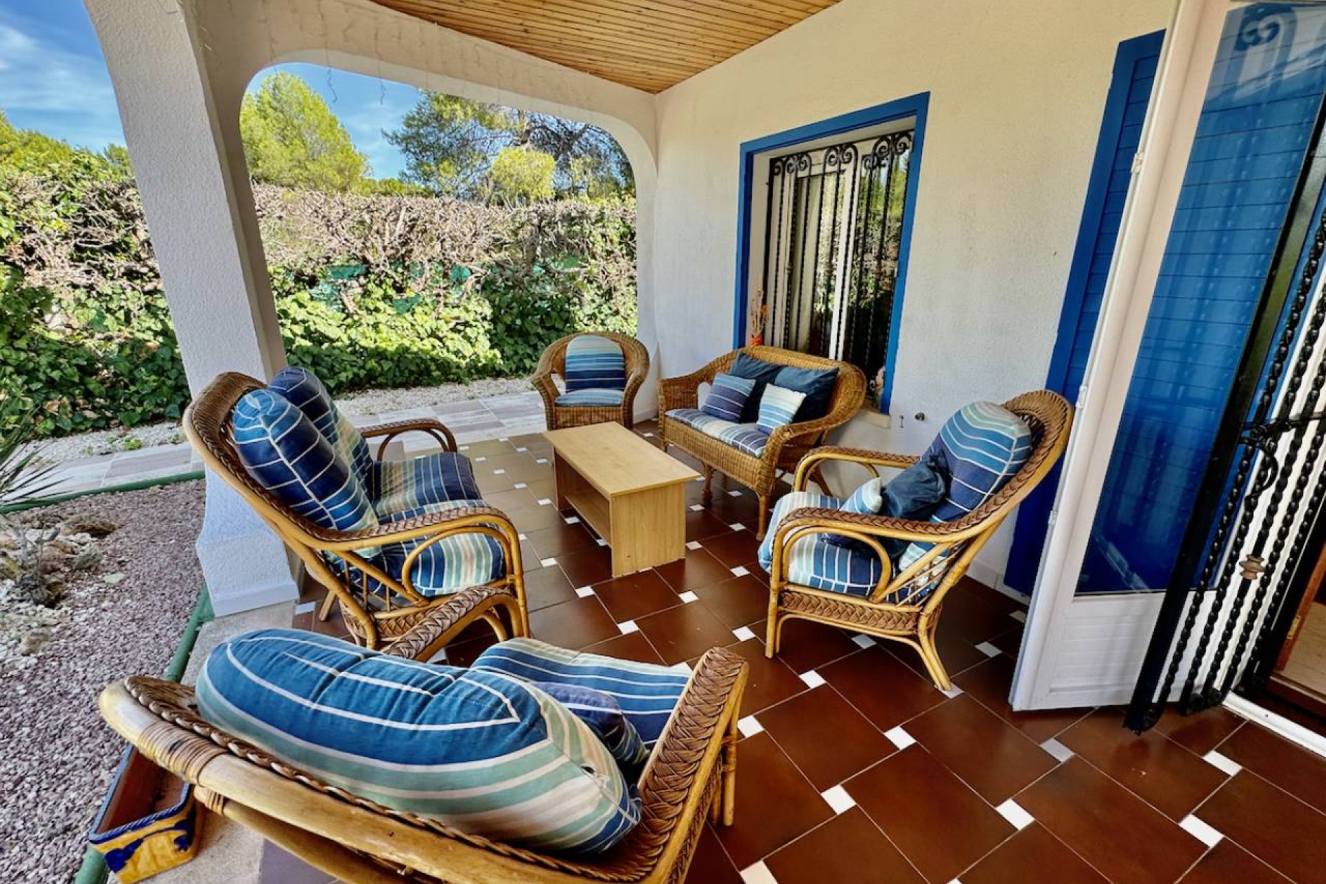 Luxe villa met privézwembad, tennisbaan en panoramisch uitzicht in Castalla