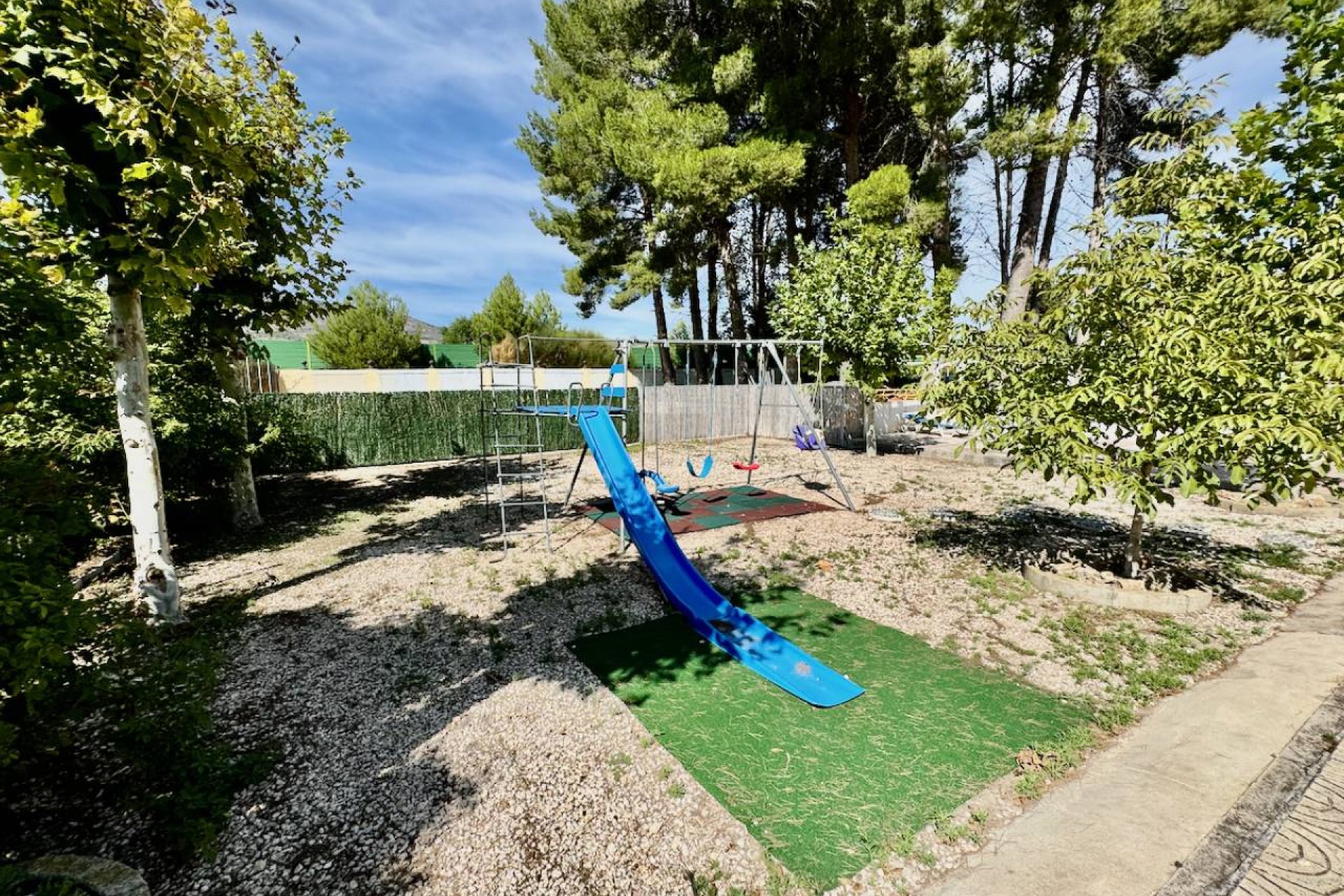 Luxe villa met privézwembad, tennisbaan en panoramisch uitzicht in Castalla