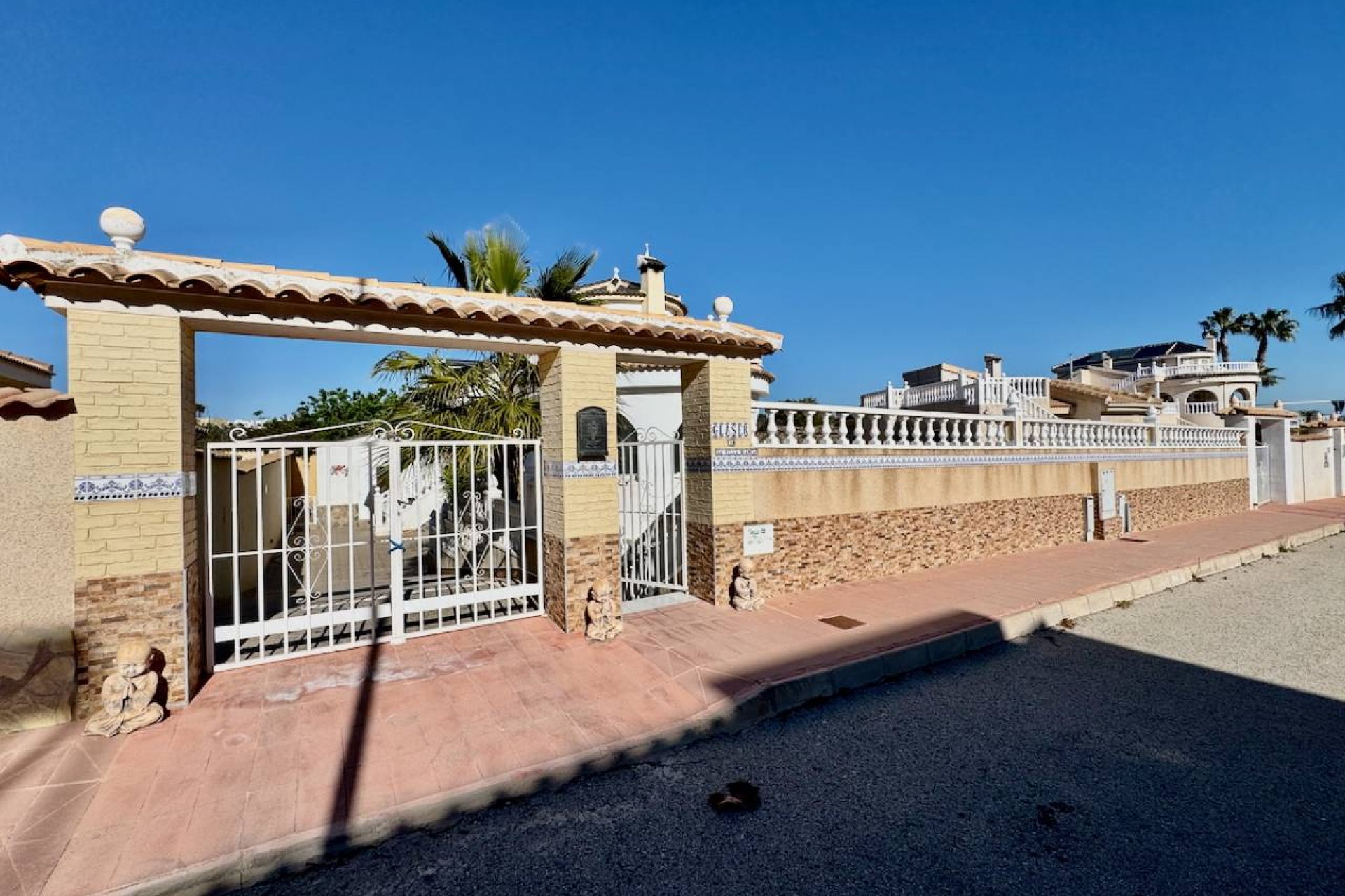 Luxe villa met privézwembad, zeezicht en zonnepanelen in Ciudad Quesada