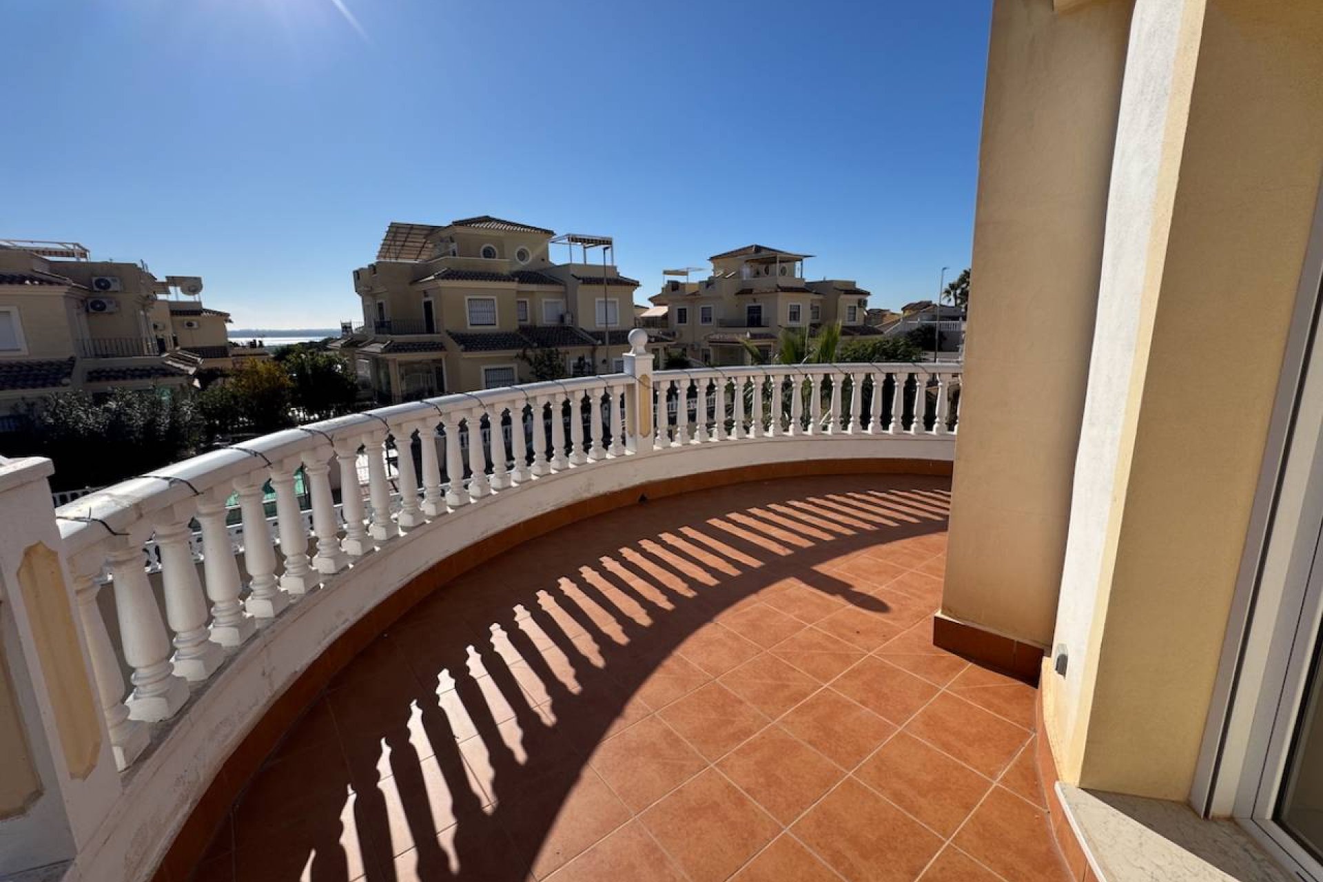 Luxe villa met privézwembad, zeezicht en zonnepanelen in Ciudad Quesada