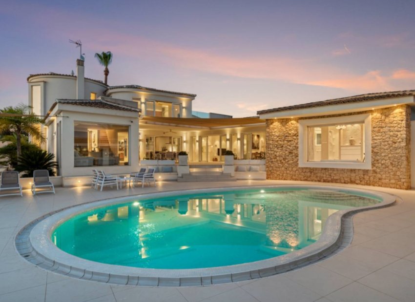 Luxe villa met zeezicht, 5 slaapkamers en groot perceel in Ciudad Quesada