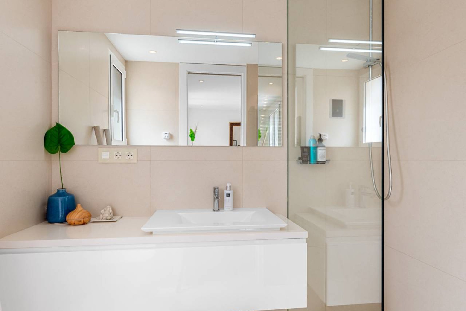 Luxe villa met zeezicht, 5 slaapkamers en groot perceel in Ciudad Quesada