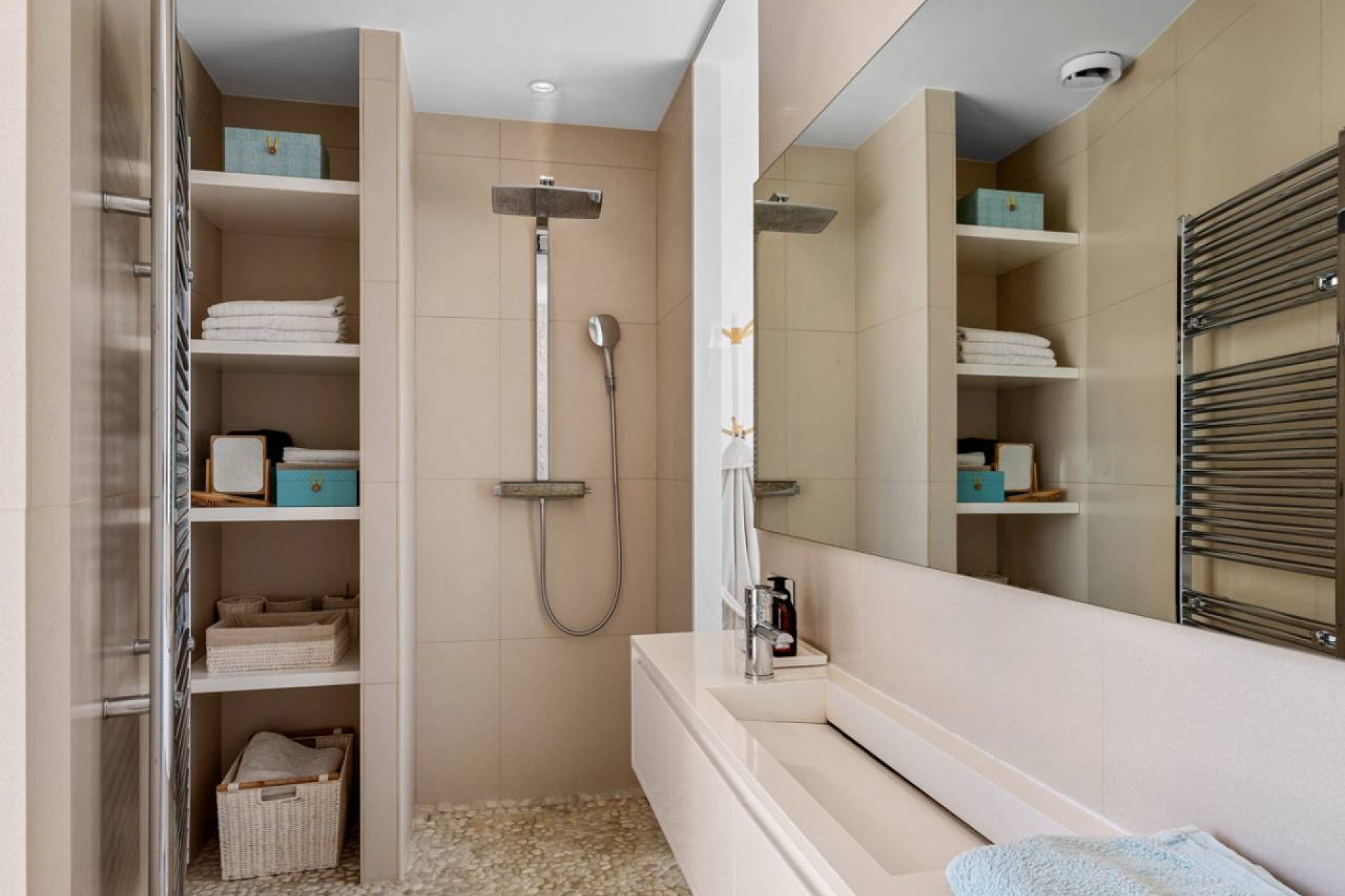 Luxe villa met zeezicht, 5 slaapkamers en groot perceel in Ciudad Quesada