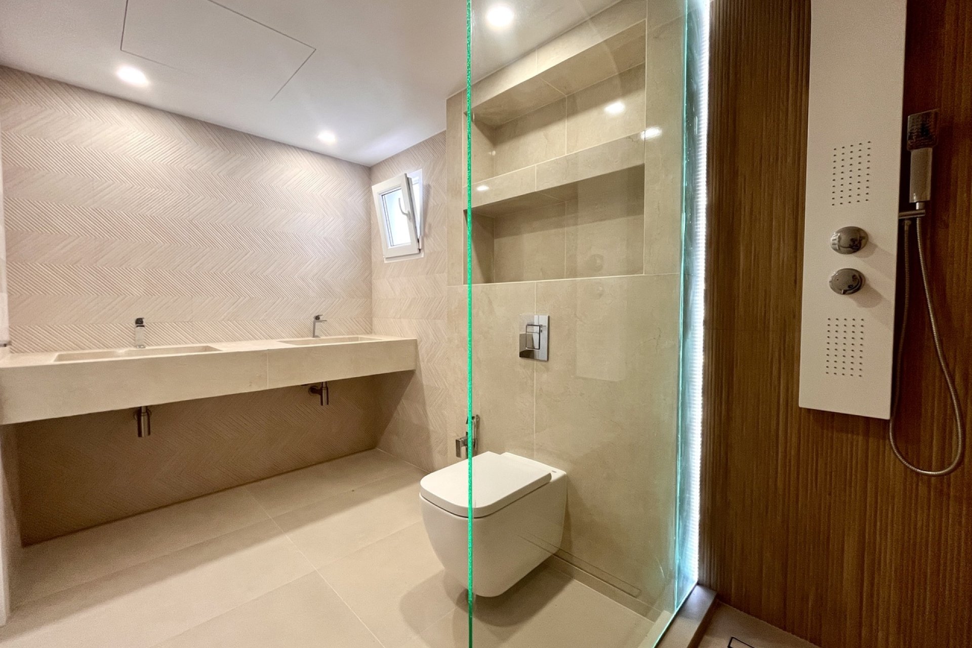 Luxe villa met zeezicht en privézwembad in Torrevieja