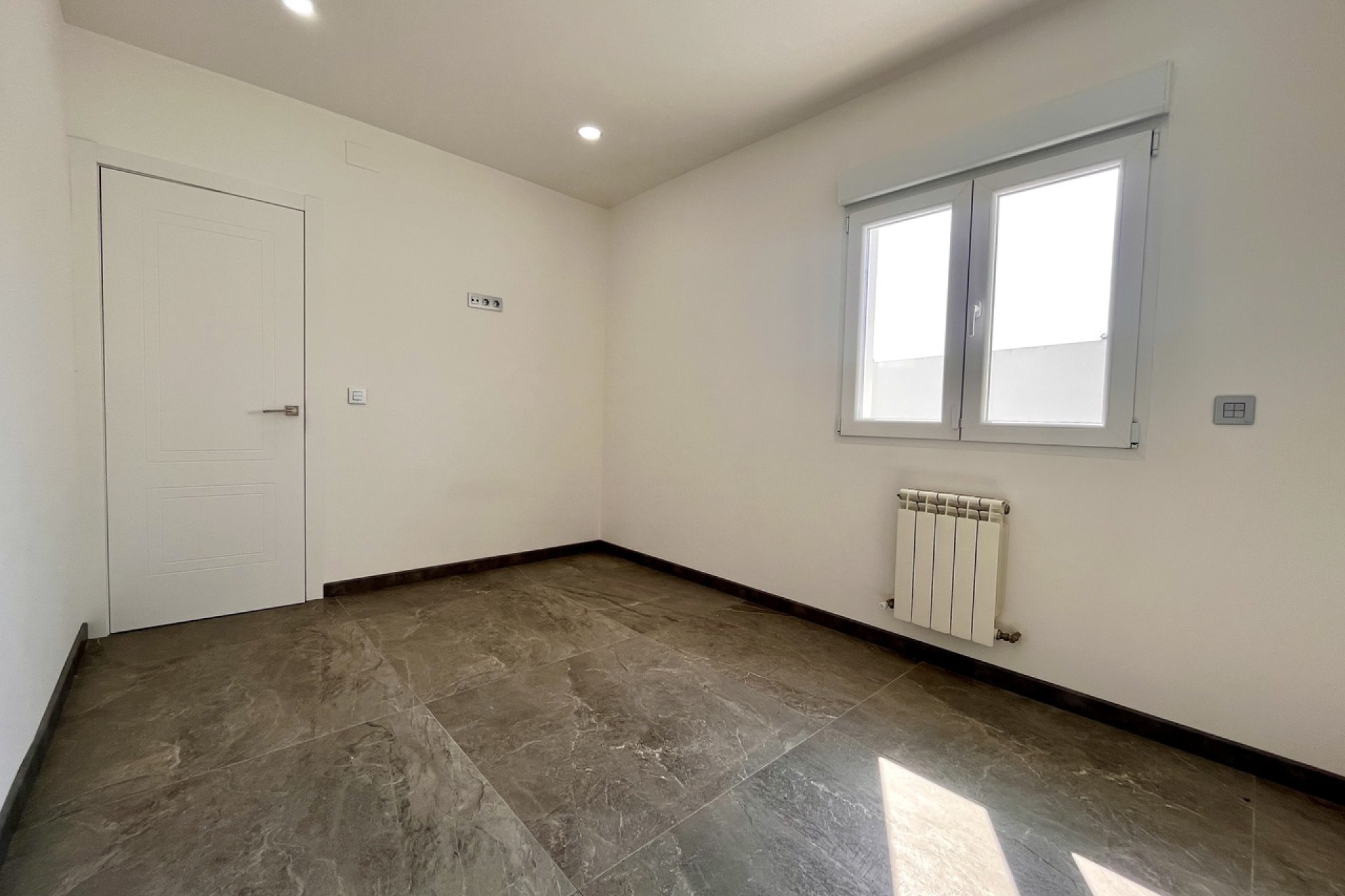 Luxe villa met zeezicht en privézwembad in Torrevieja