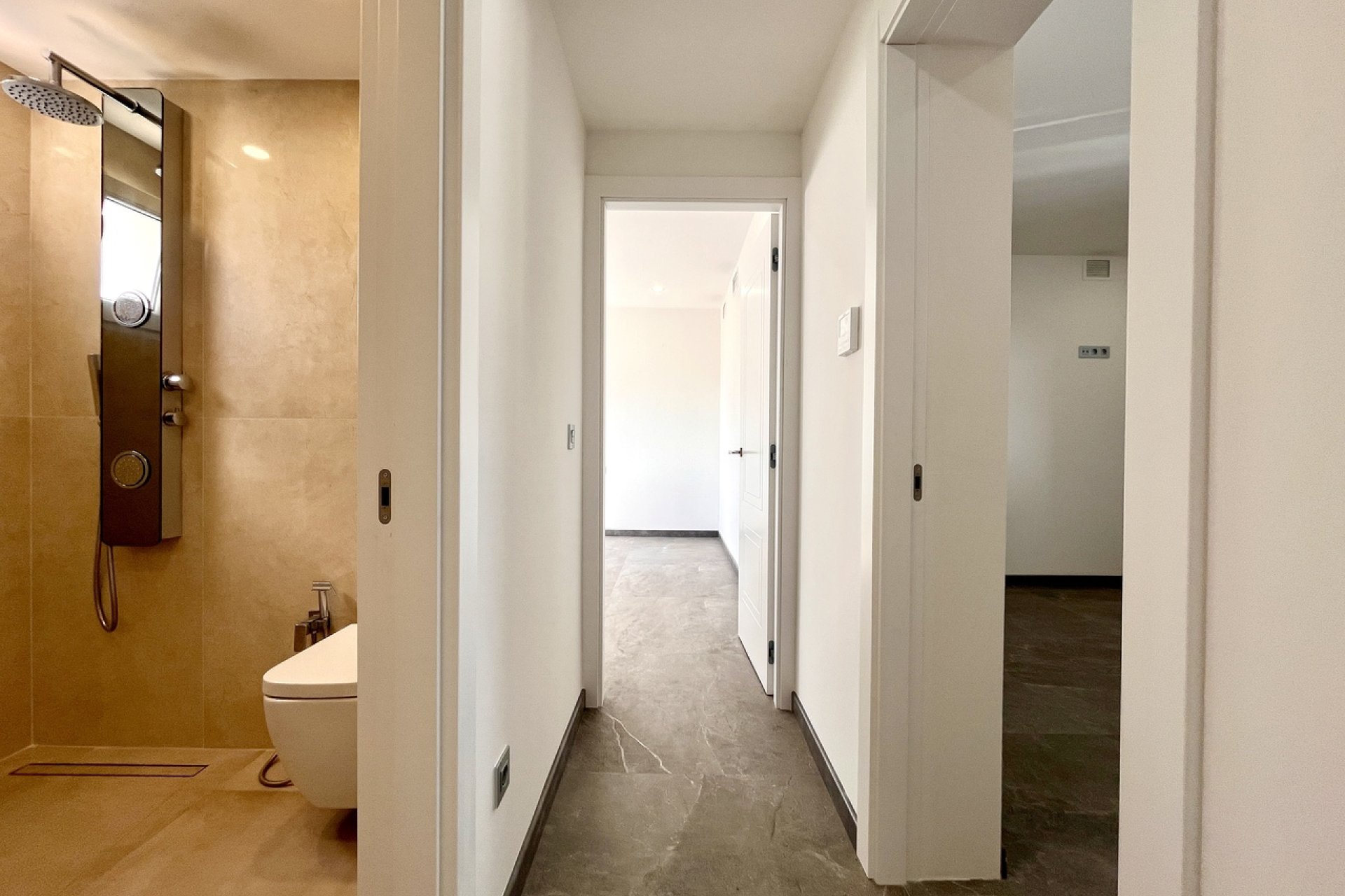 Luxe villa met zeezicht en privézwembad in Torrevieja