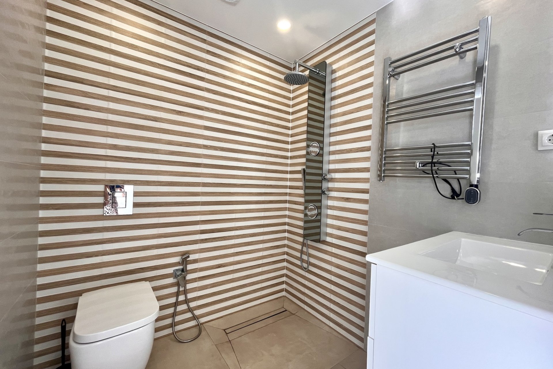 Luxe villa met zeezicht en privézwembad in Torrevieja