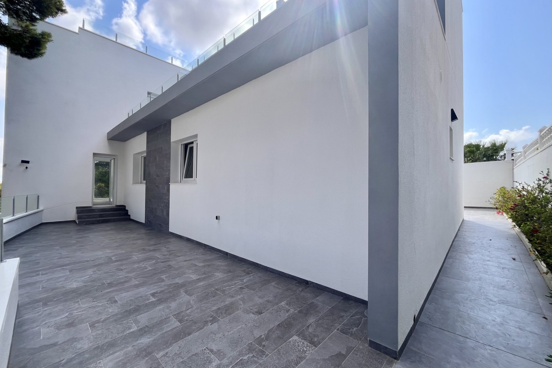 Luxe villa met zeezicht en privézwembad in Torrevieja