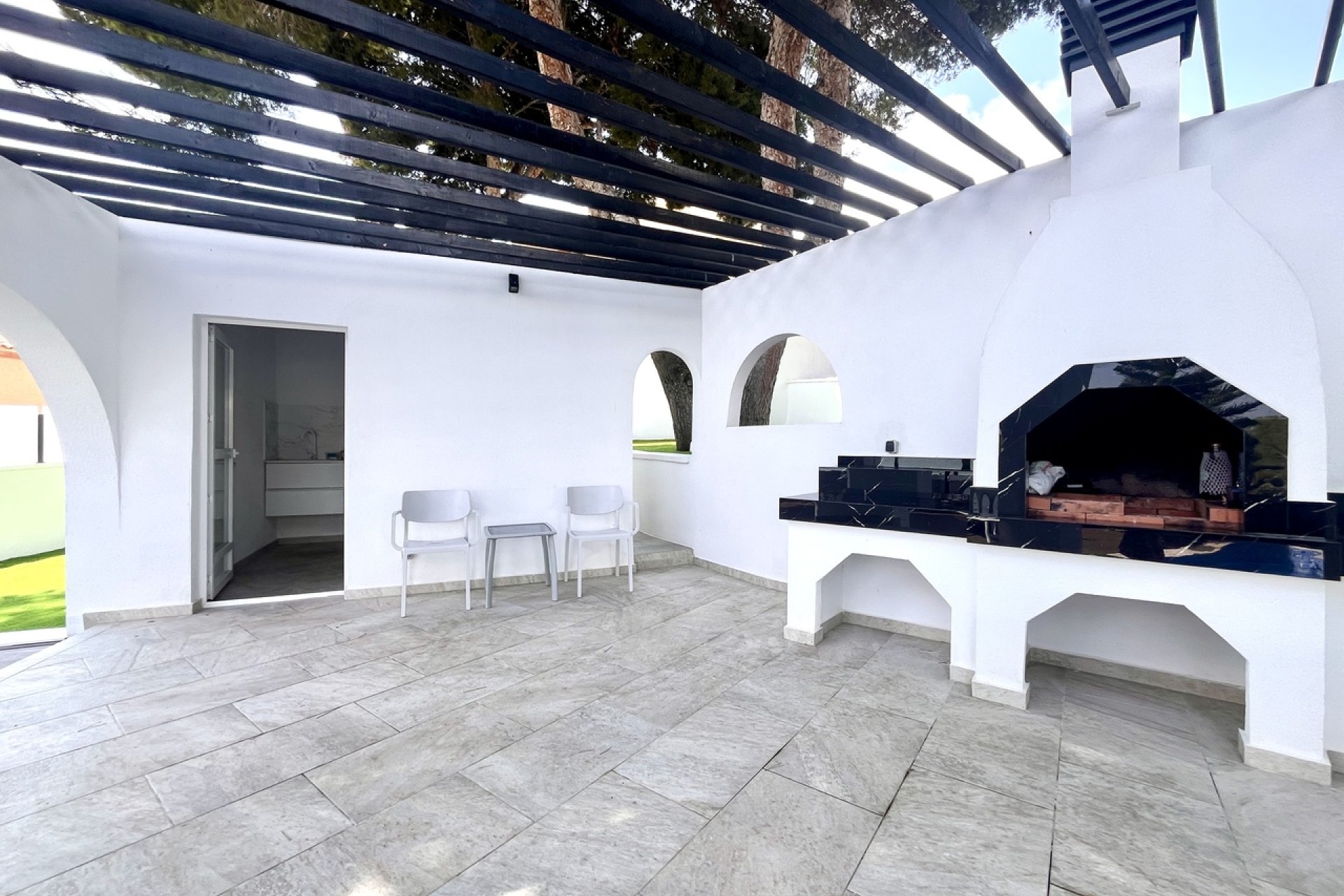Luxe villa met zeezicht en privézwembad in Torrevieja