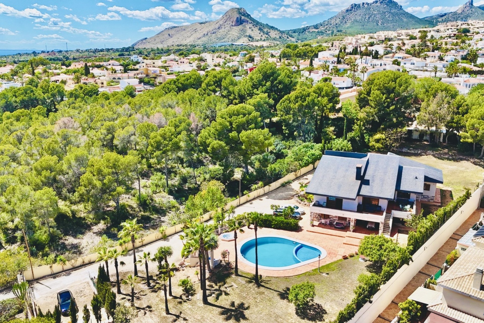 Luxe villa met zeezicht, privézwembad en grote tuin in La Nucía, Costa Blanca