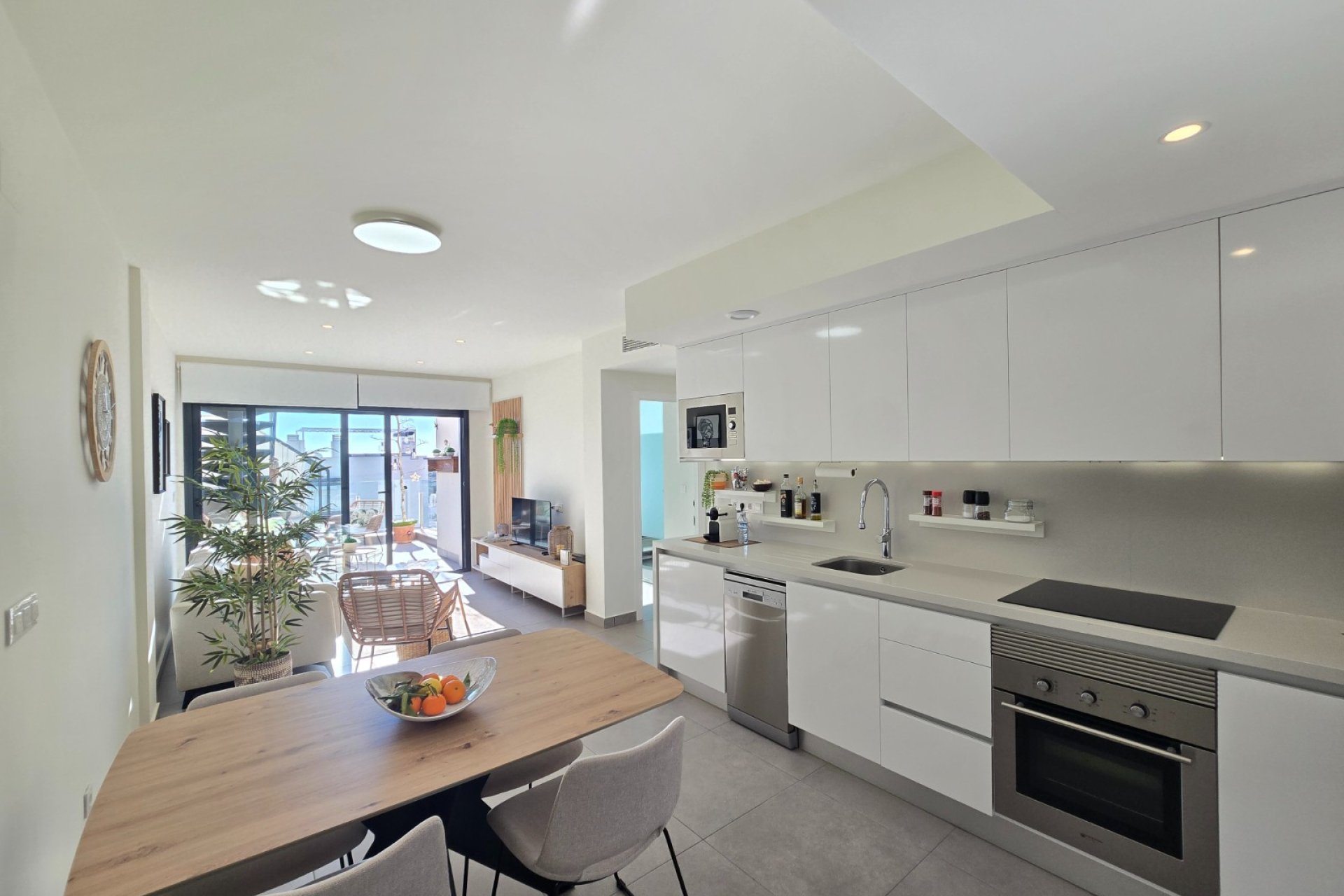 Luxe zuidgericht penthouse met zeezicht, solarium en garage in Orihuela Costa