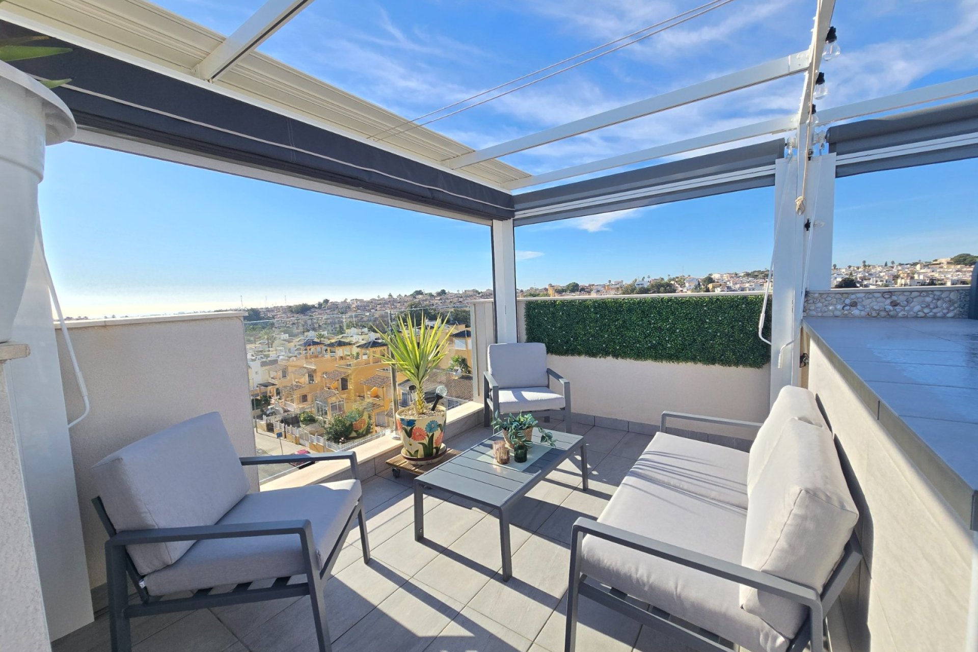 Luxe zuidgericht penthouse met zeezicht, solarium en garage in Orihuela Costa