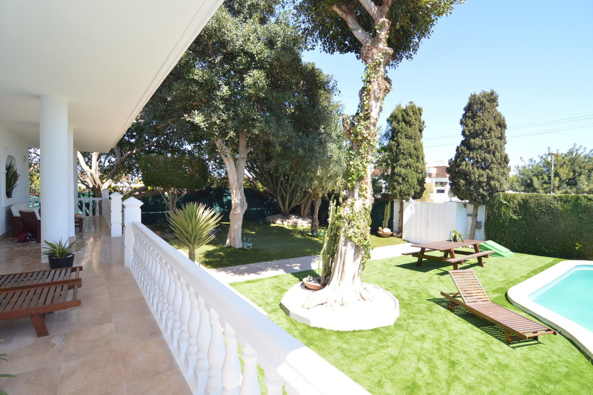 ﻿Luxuriously renovated villa with a pool and double garage in Torrevieja, 4 bedrooms