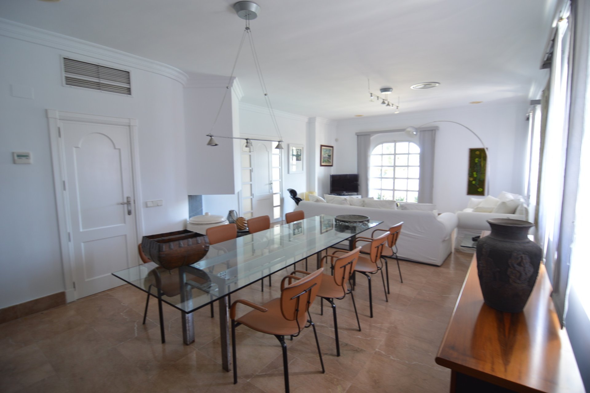 ﻿Luxuriously renovated villa with a pool and double garage in Torrevieja, 4 bedrooms