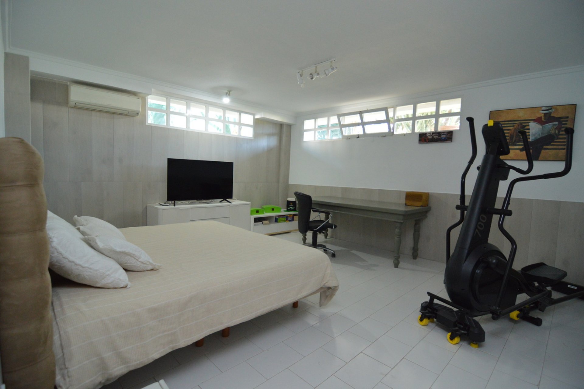 ﻿Luxuriously renovated villa with a pool and double garage in Torrevieja, 4 bedrooms