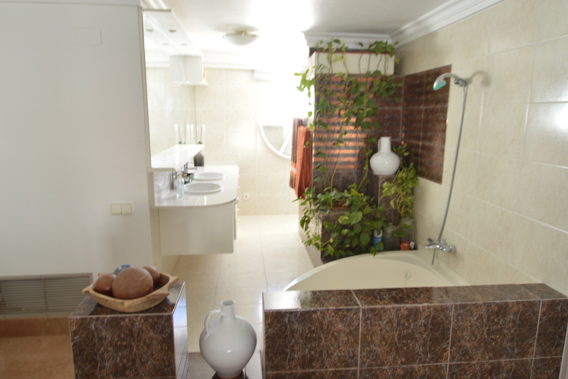 ﻿Luxuriously renovated villa with a pool and double garage in Torrevieja, 4 bedrooms