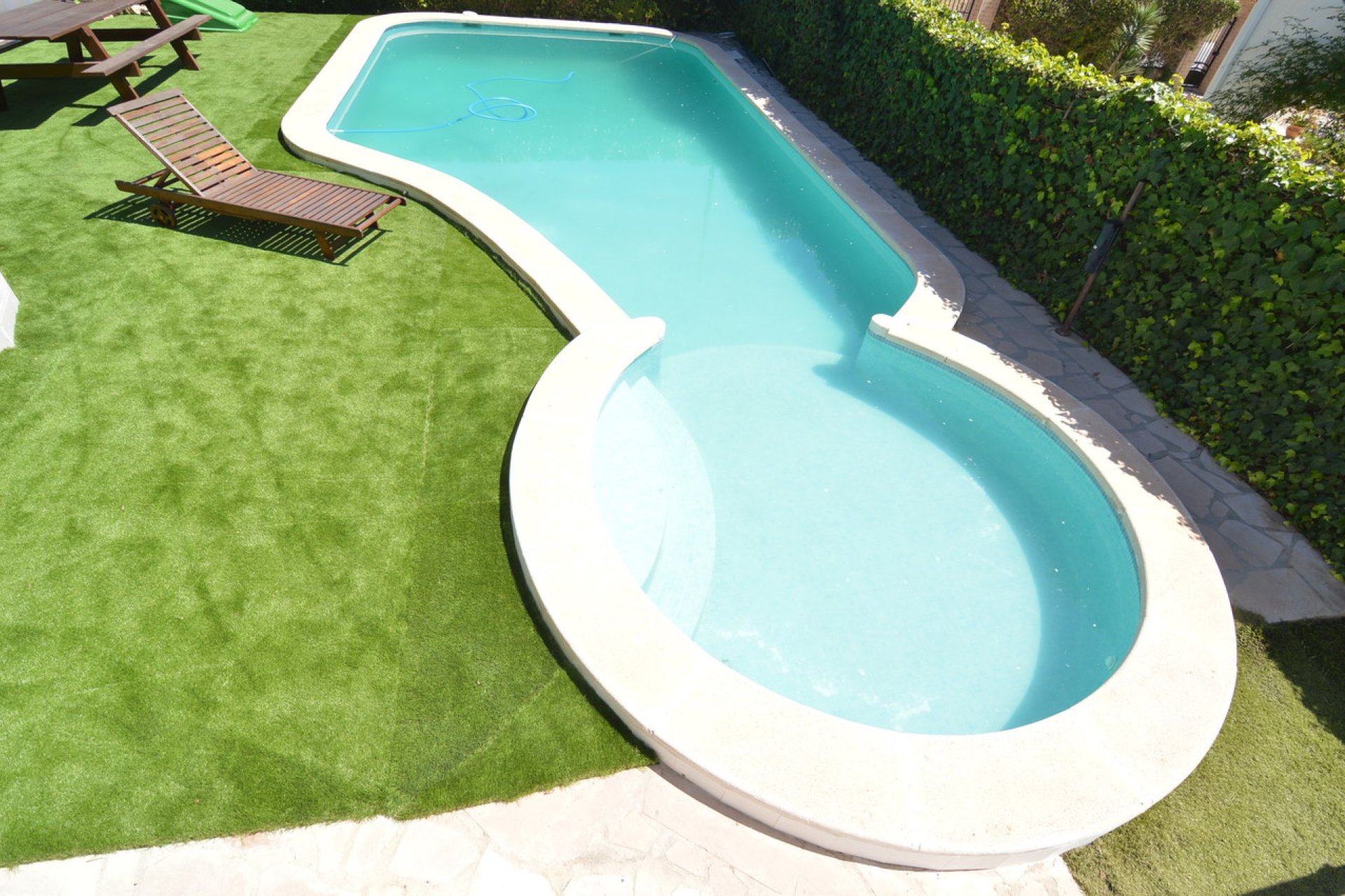 ﻿Luxuriously renovated villa with a pool and double garage in Torrevieja, 4 bedrooms