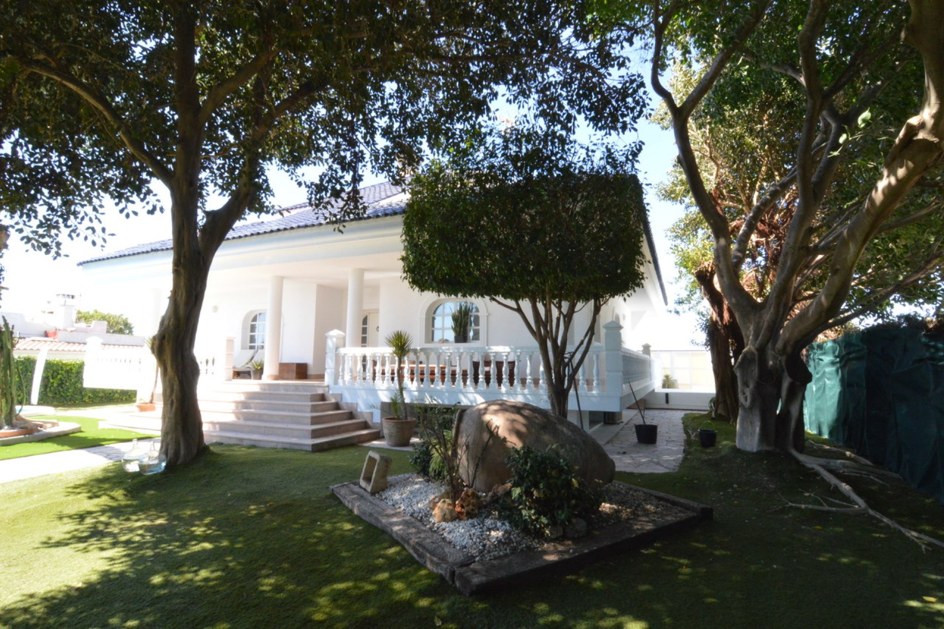 ﻿Luxuriously renovated villa with a pool and double garage in Torrevieja, 4 bedrooms