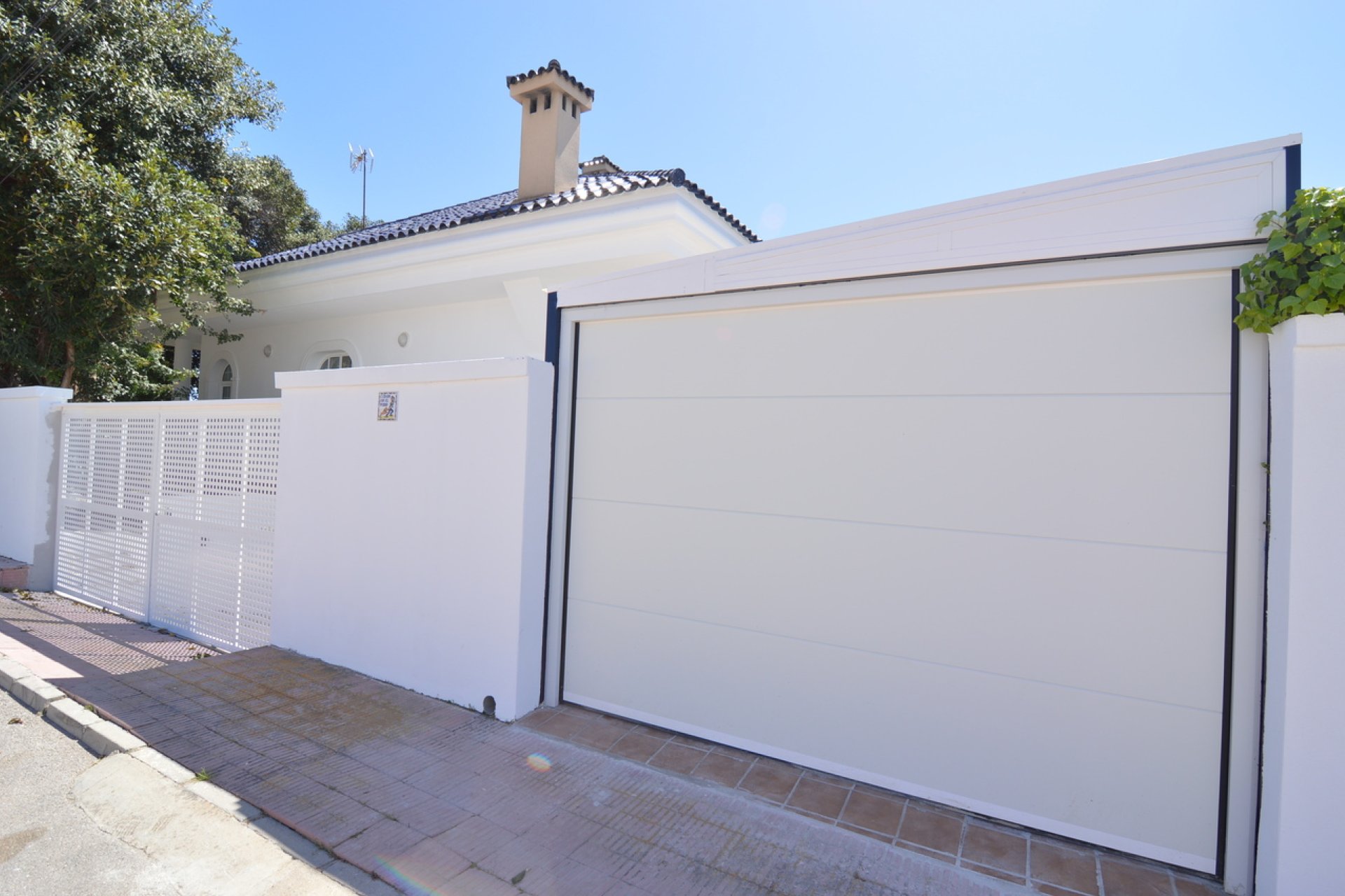 ﻿Luxuriously renovated villa with a pool and double garage in Torrevieja, 4 bedrooms
