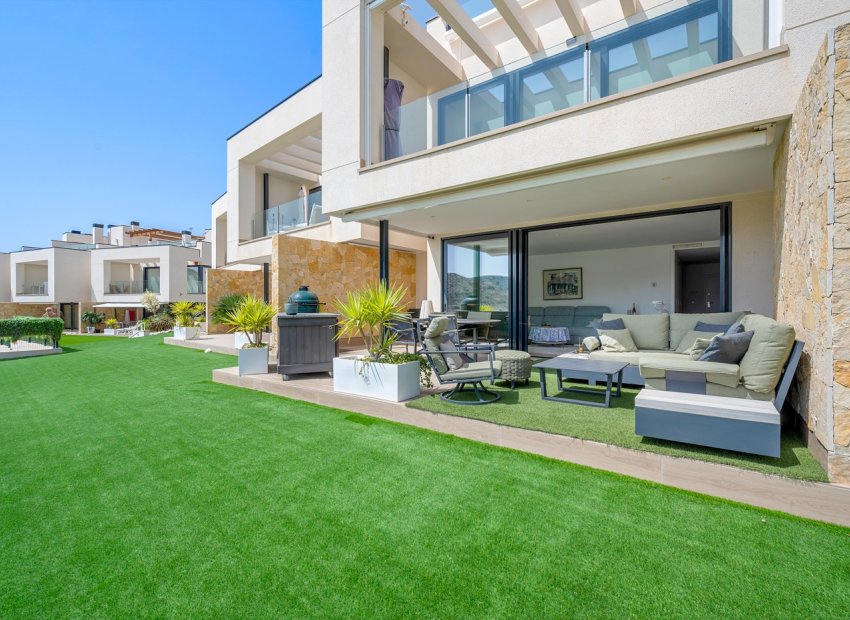 Luxury 2-bedroom bungalow with views of the golf course in Monforte del Cid