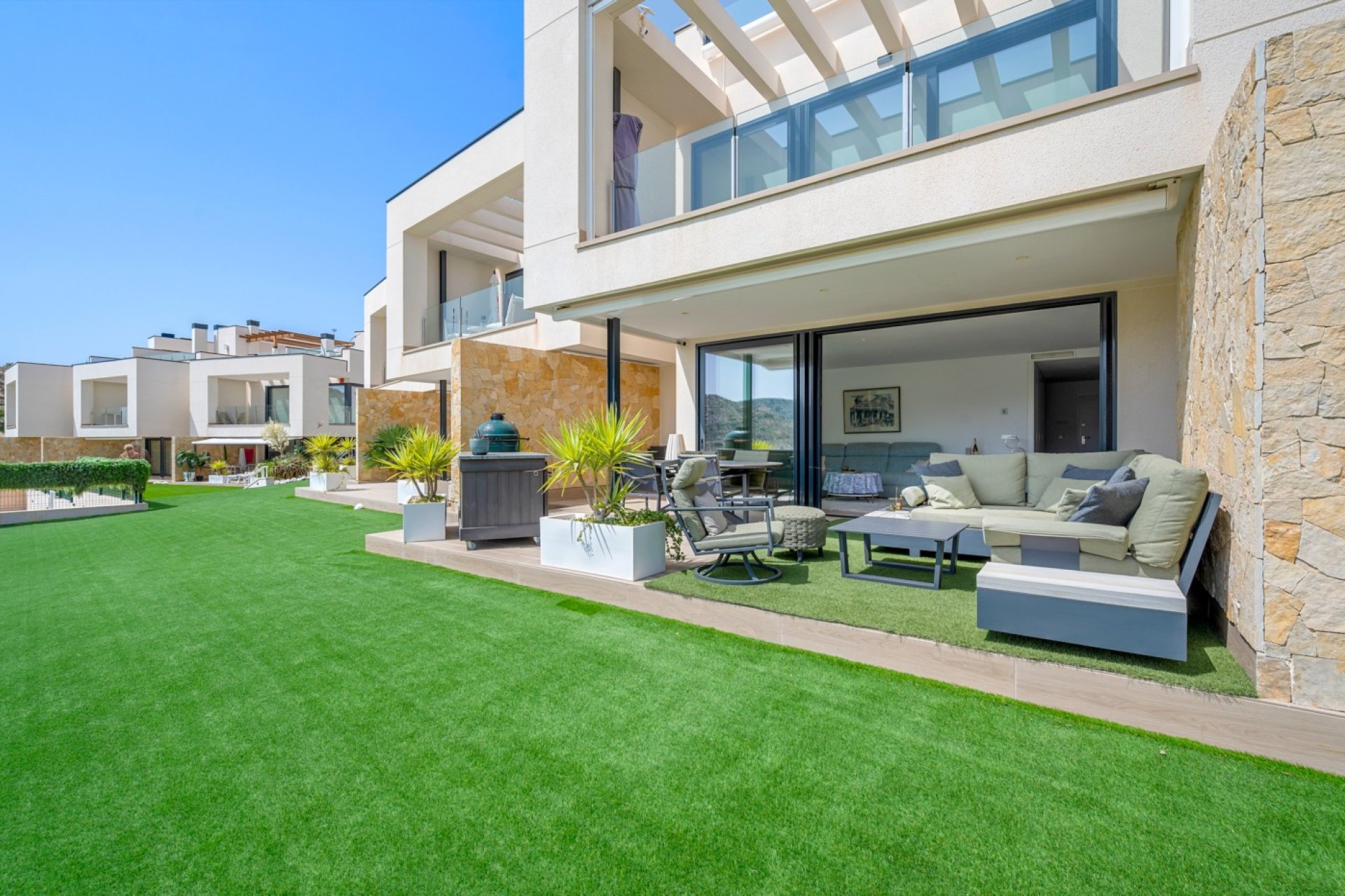 Luxury 2-bedroom bungalow with views of the golf course in Monforte del Cid