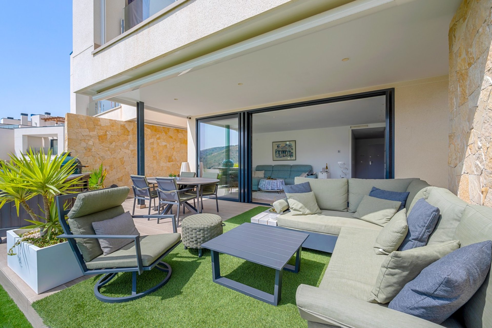 Luxury 2-bedroom bungalow with views of the golf course in Monforte del Cid